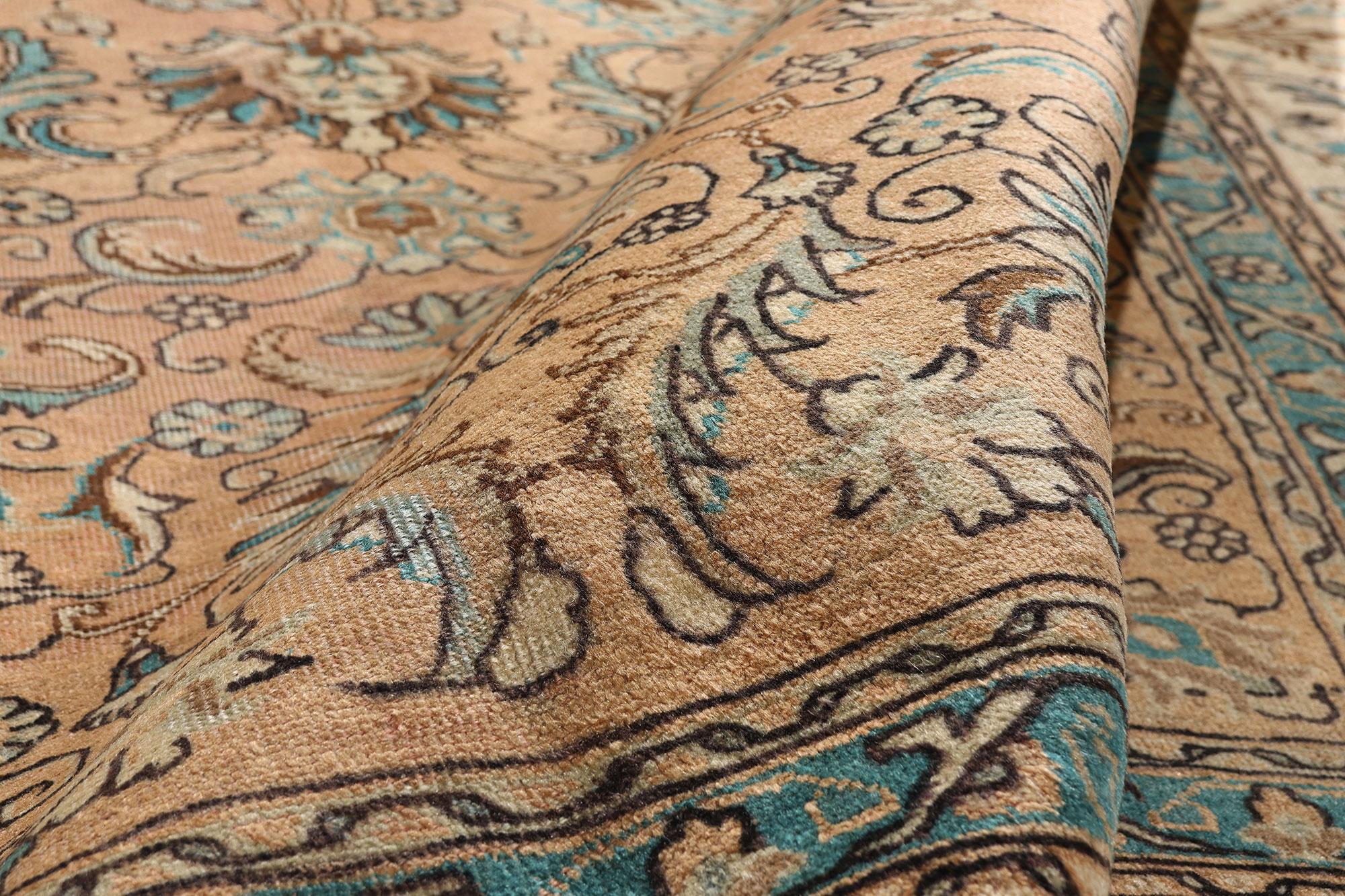 Annodato a mano Tappeto persiano Tabriz vintage con stile rustico georgiano in vendita