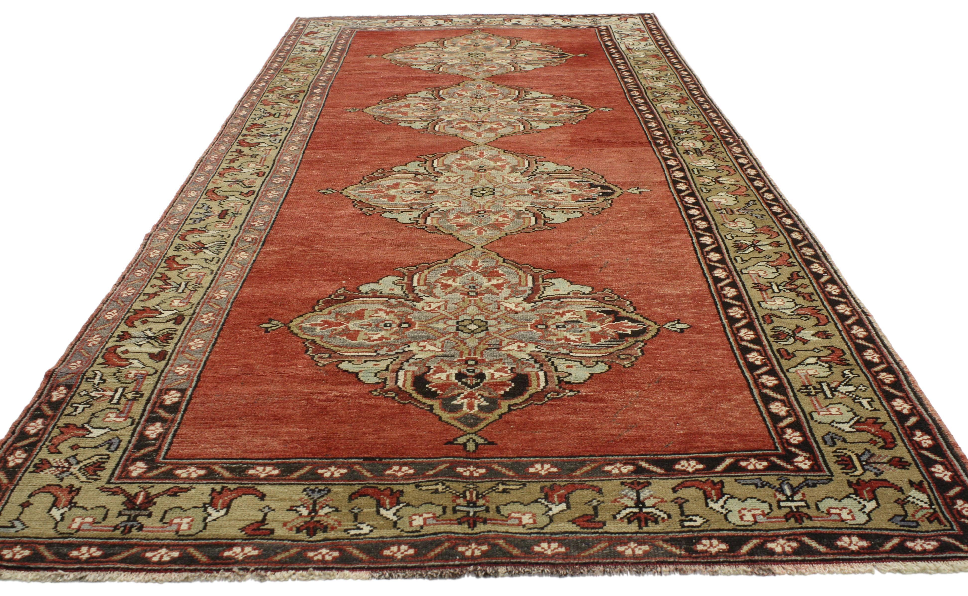 Noué à la main Tapis de couloir turc Oushak de style traditionnel, large en vente