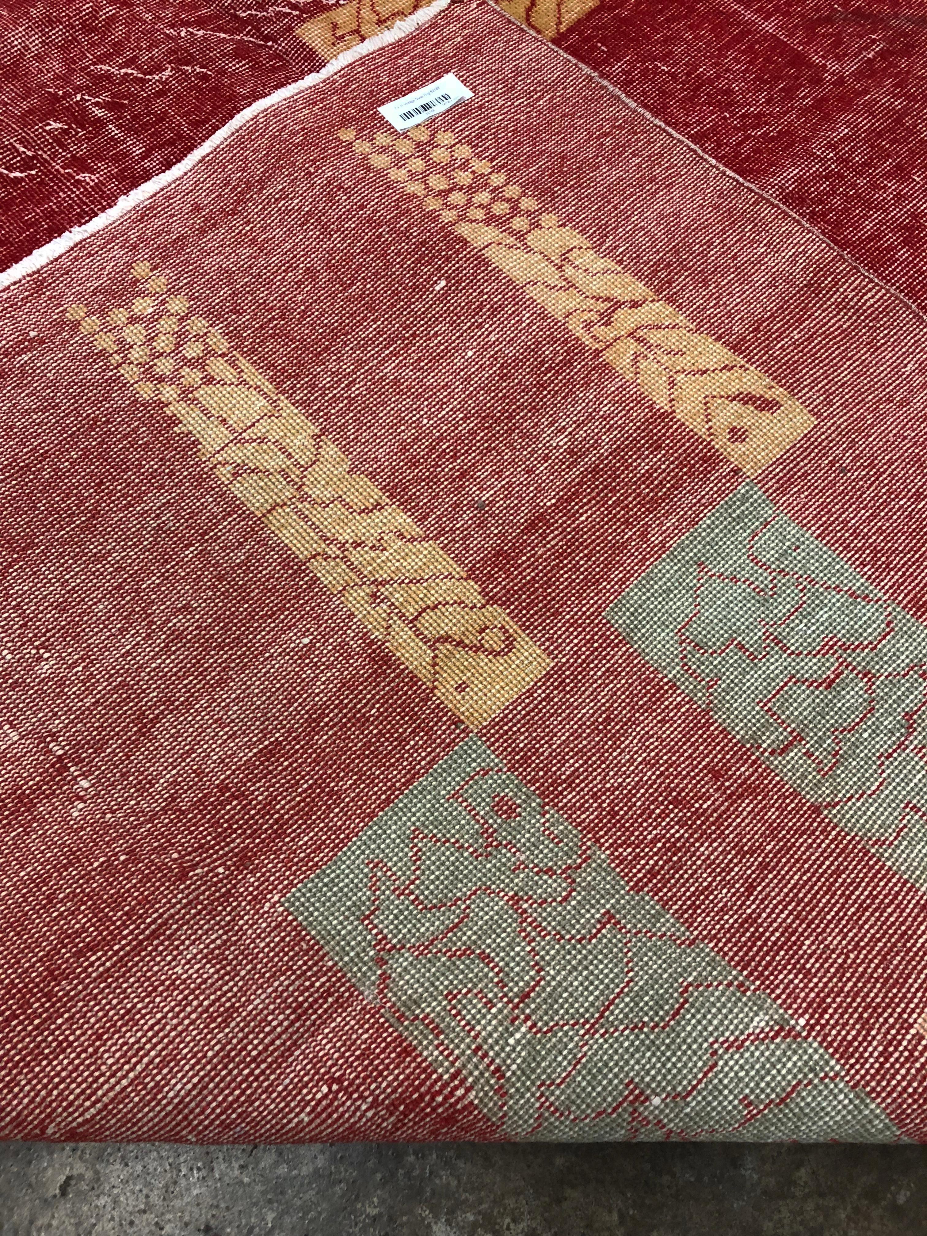 Zeki Muren Türkischer Sivas-Teppich im Vintage-Stil mit kubistischem Art-déco-Stil  im Zustand „Starke Gebrauchsspuren“ im Angebot in Dallas, TX