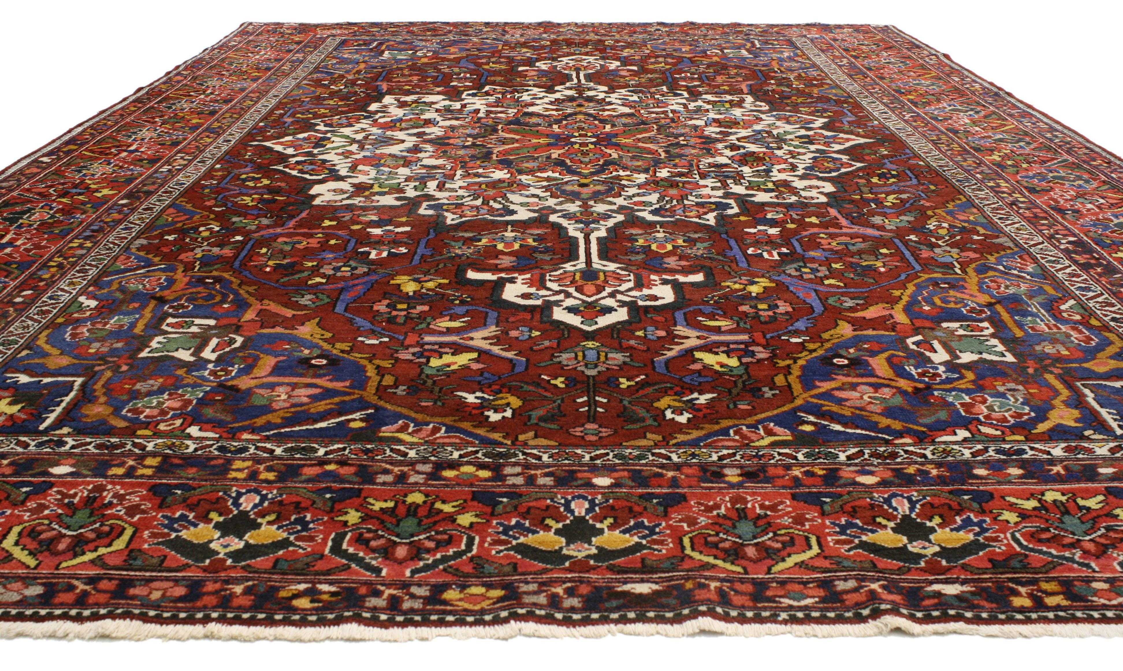 Antique Persian Bakhtiari Rug with Traditional Modern Style In Excellent Condition For Sale In Dallas, TX