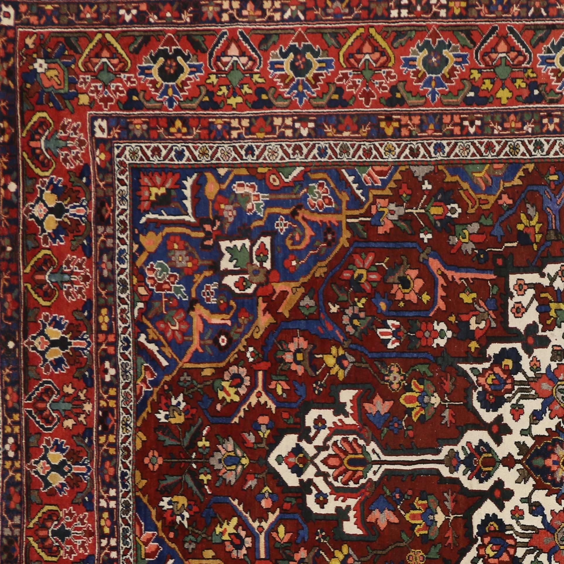 20th Century Antique Persian Bakhtiari Rug with Traditional Modern Style For Sale