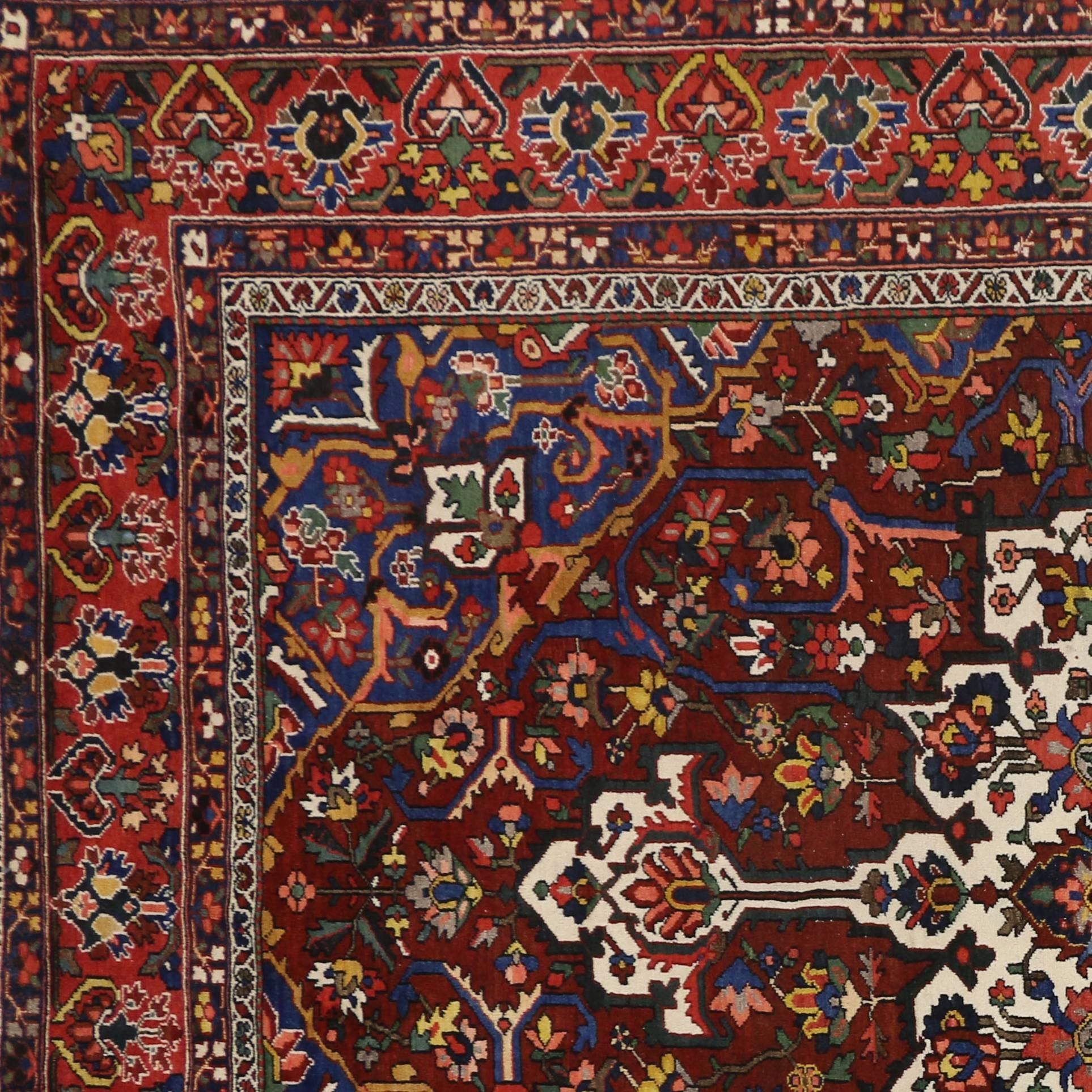 Noué à la main Tapis persan ancien Bakhtiari de style traditionnel et moderne en vente