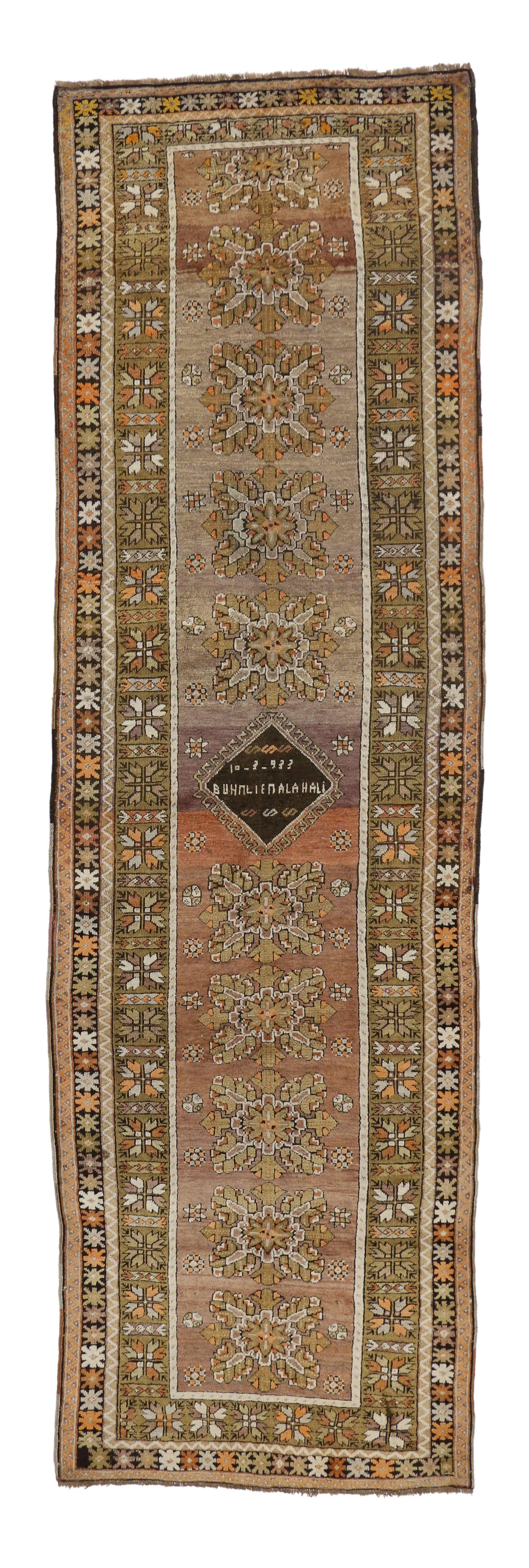 Türkischer Oushak-Läufer im traditionellen Vintage-Stil mit modernem, traditionellem Stil, Flur-Läufer (20. Jahrhundert) im Angebot