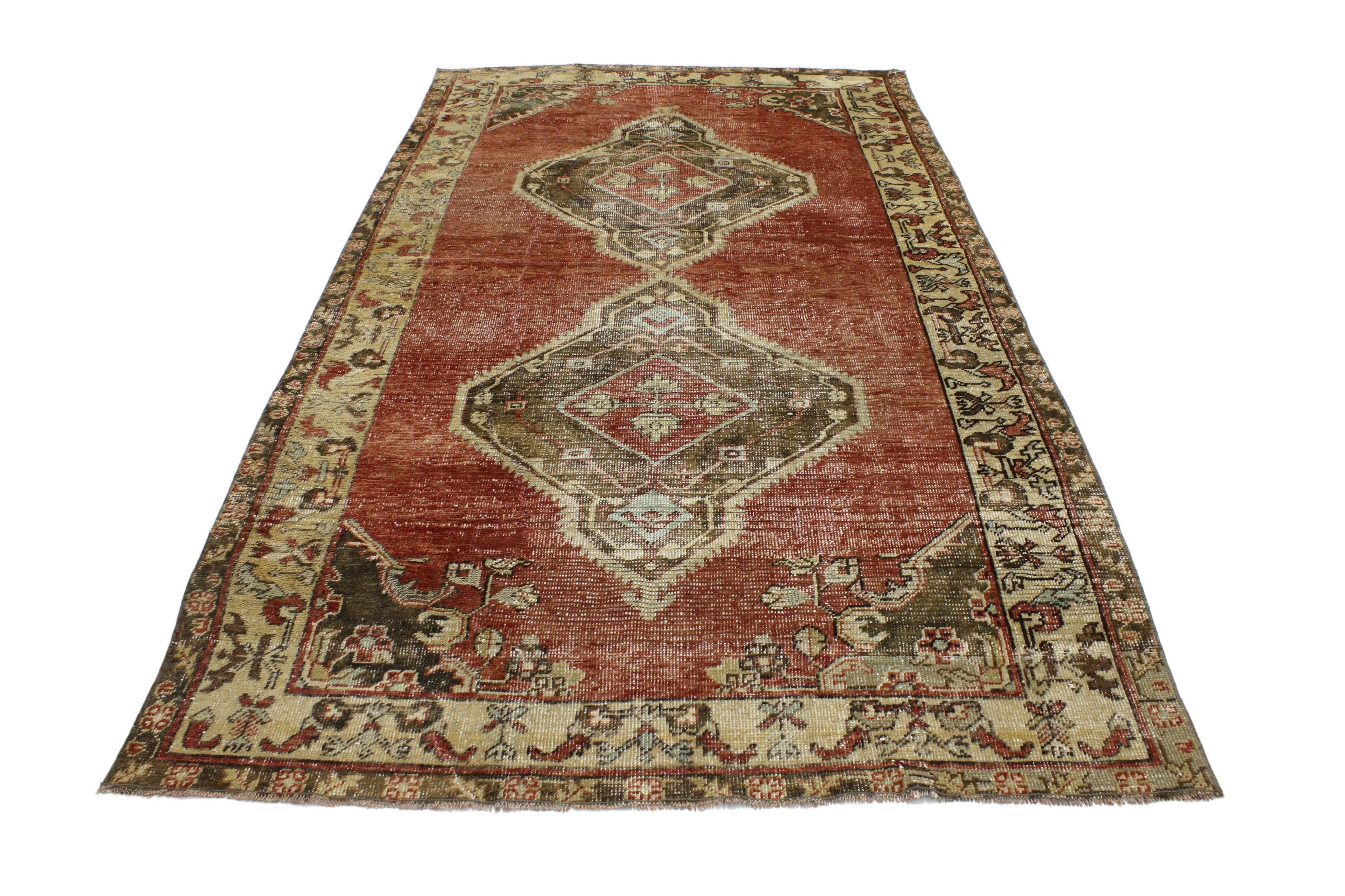 52041 Vintage Turkish Oushak rug with rustic modern design. Vintage hand-knotted Turkish Oushak rug with traditional modern style featuring a double medallion and complementary spandrels in an open abrashed field surrounded by a geometric border.