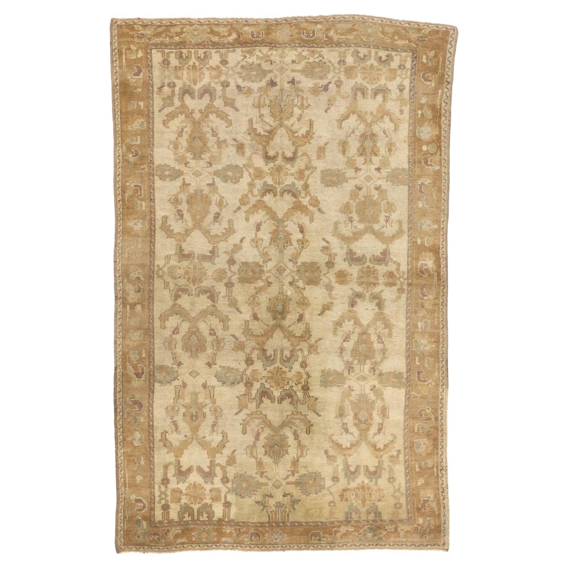 Tapis turc Oushak des années 1940 au style moderne