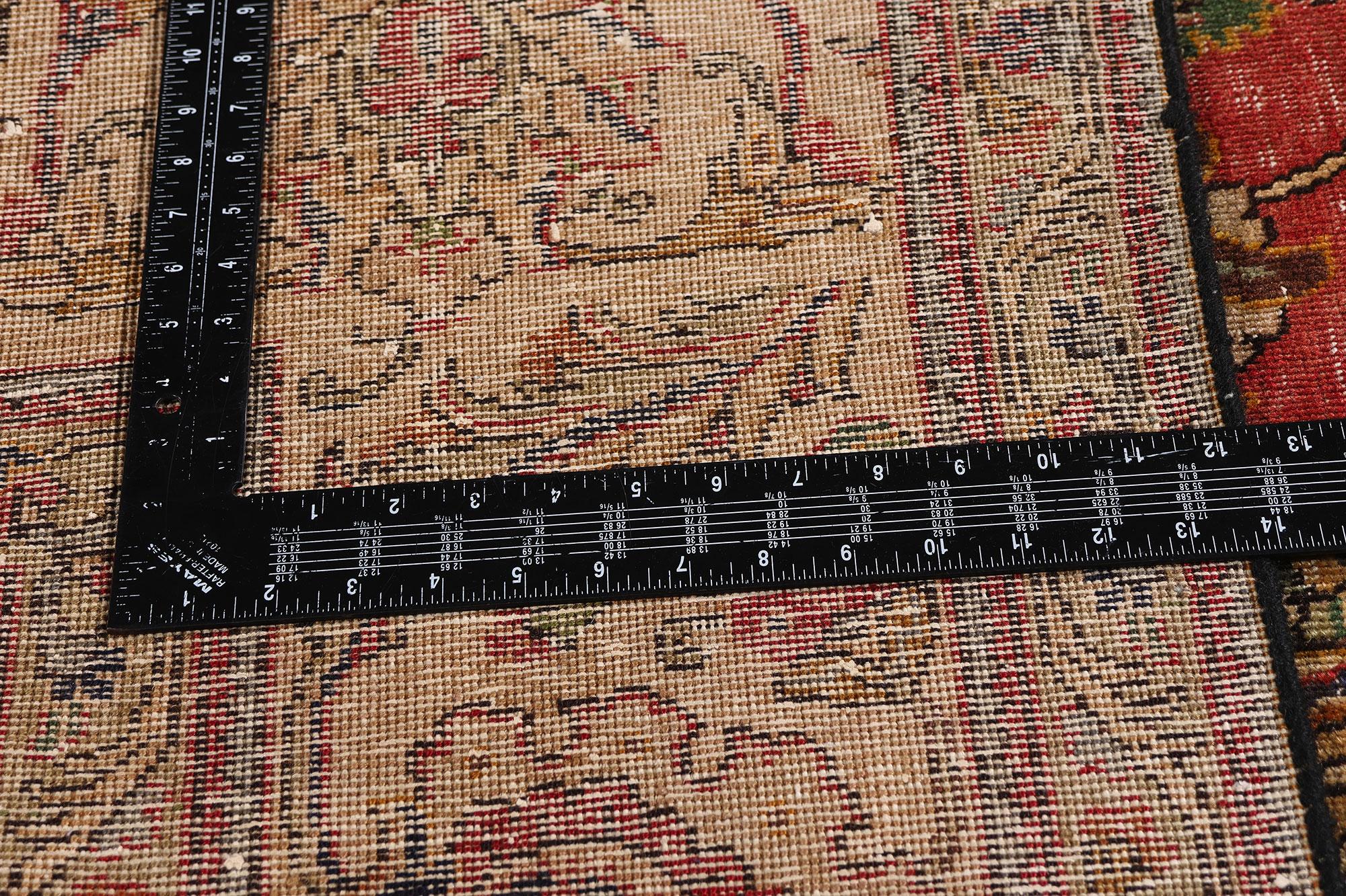 Tapis persan vintage vieilli de Tabriz avec style industriel moderne et rustique en vente 2