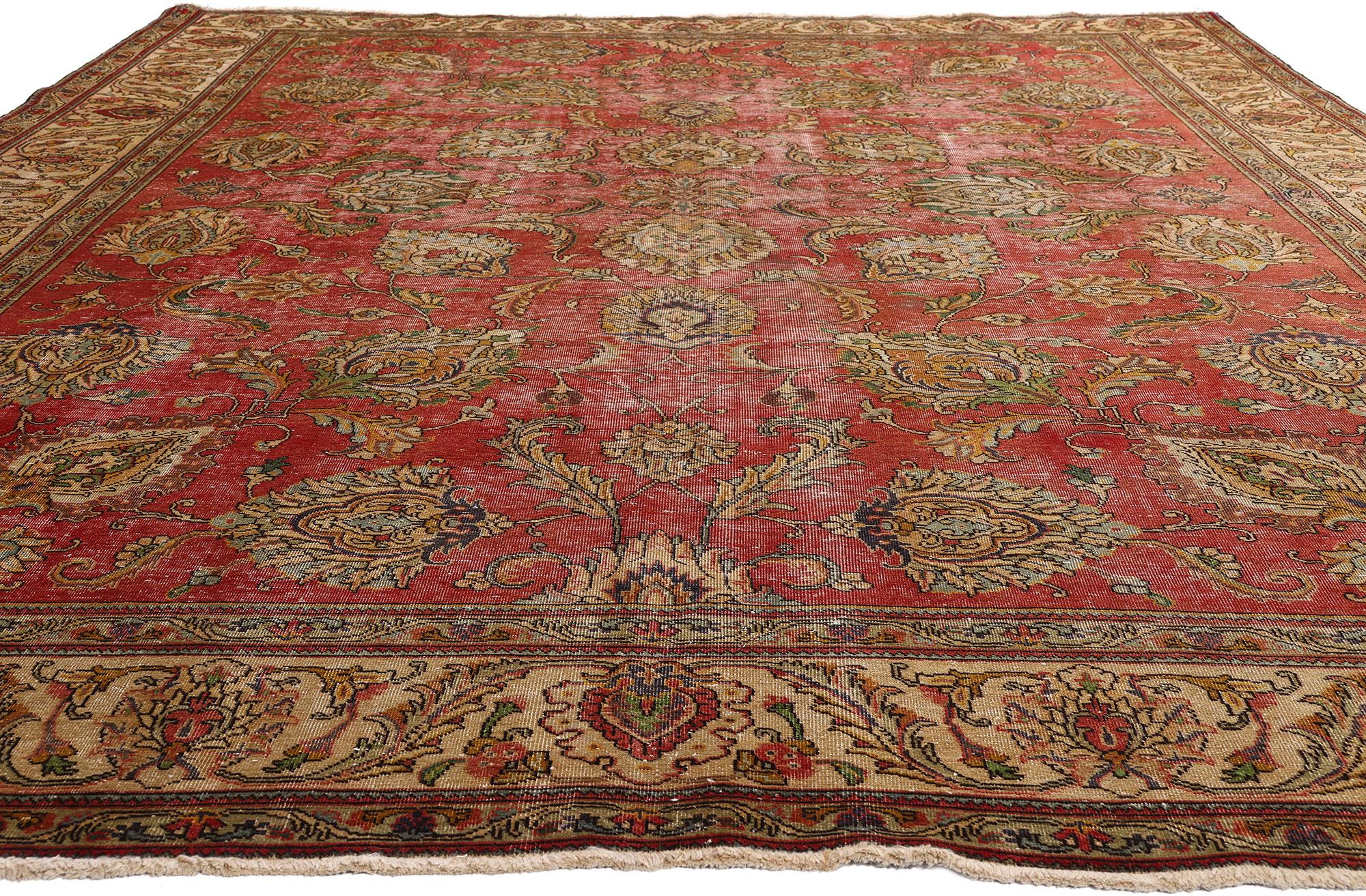 Tapis persan vintage vieilli de Tabriz avec style industriel moderne et rustique Abîmé - En vente à Dallas, TX