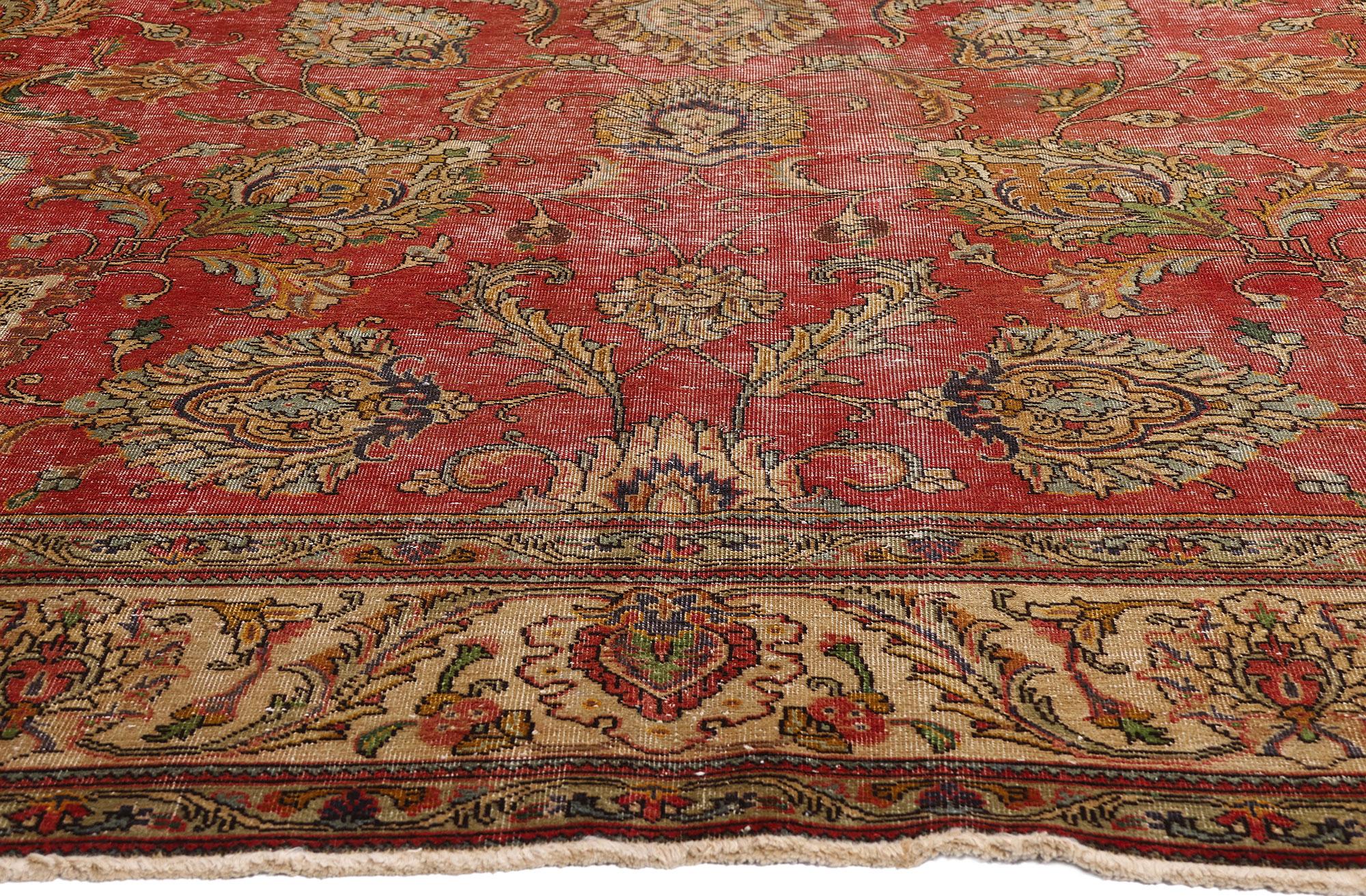 Laine Tapis persan vintage vieilli de Tabriz avec style industriel moderne et rustique en vente
