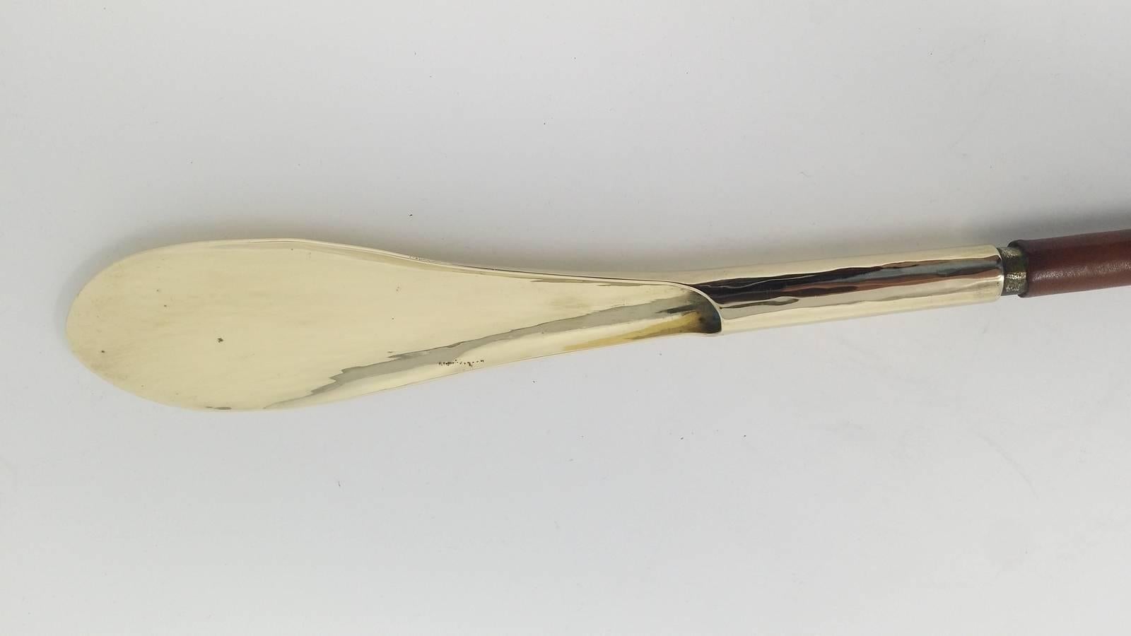 Mid-Century Modern Shoehorn in Brass and Leather Designed by Carl Aubock