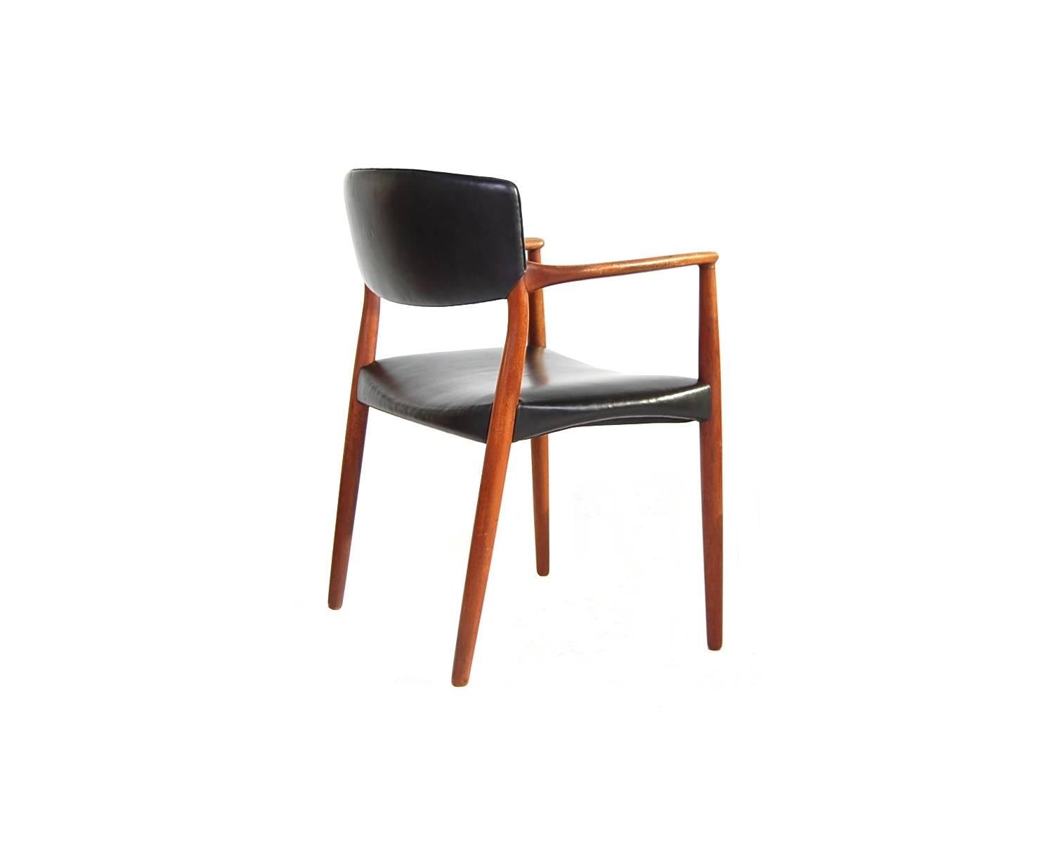 Armchair in Teak and Black Leather by Ejnar Larsen and Aksel Bender Madsen In Good Condition In Providence, RI