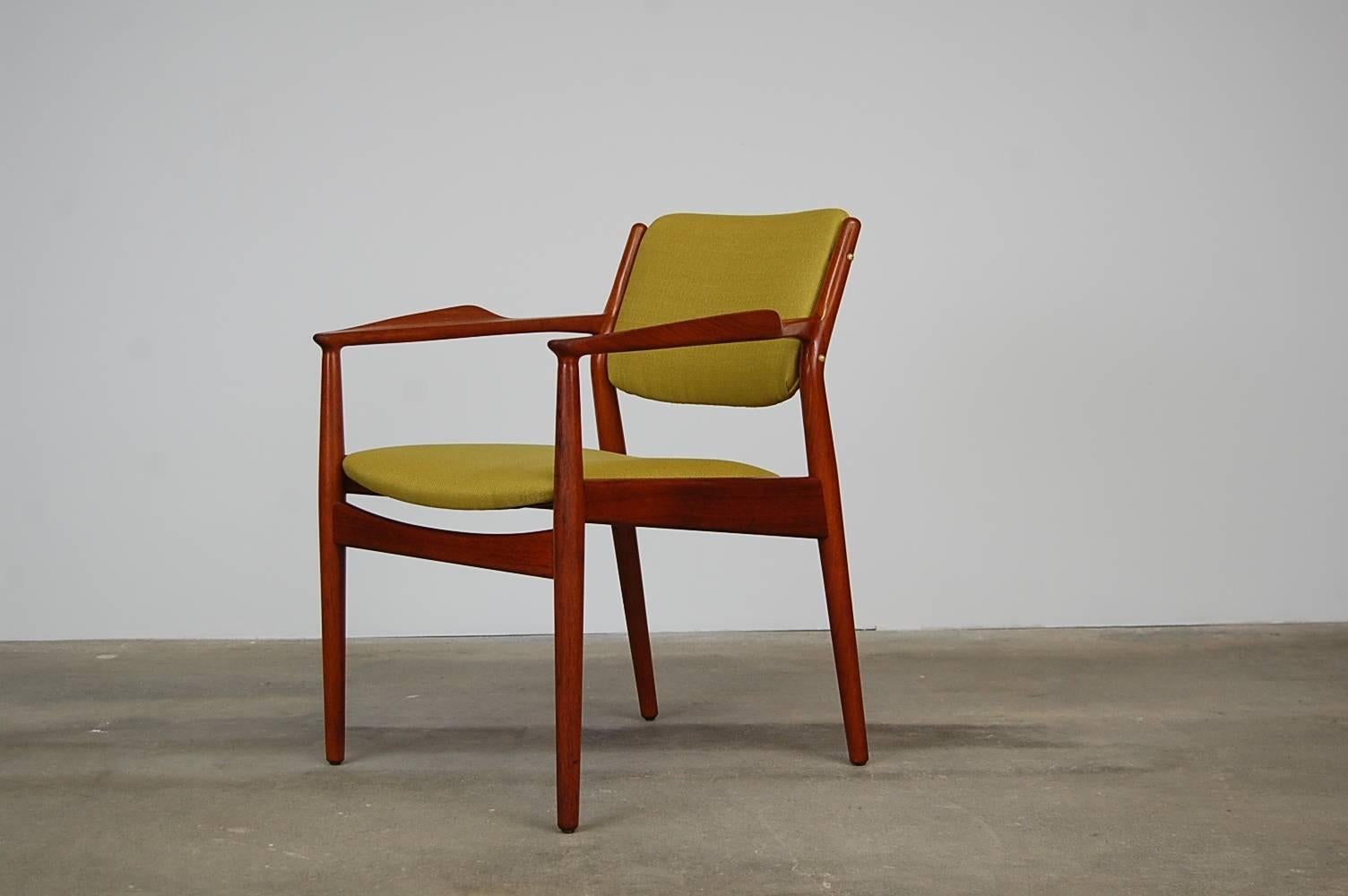 Scandinavian Modern Set of Eight Danish Dining Chairs Designed by Arne Vodder
