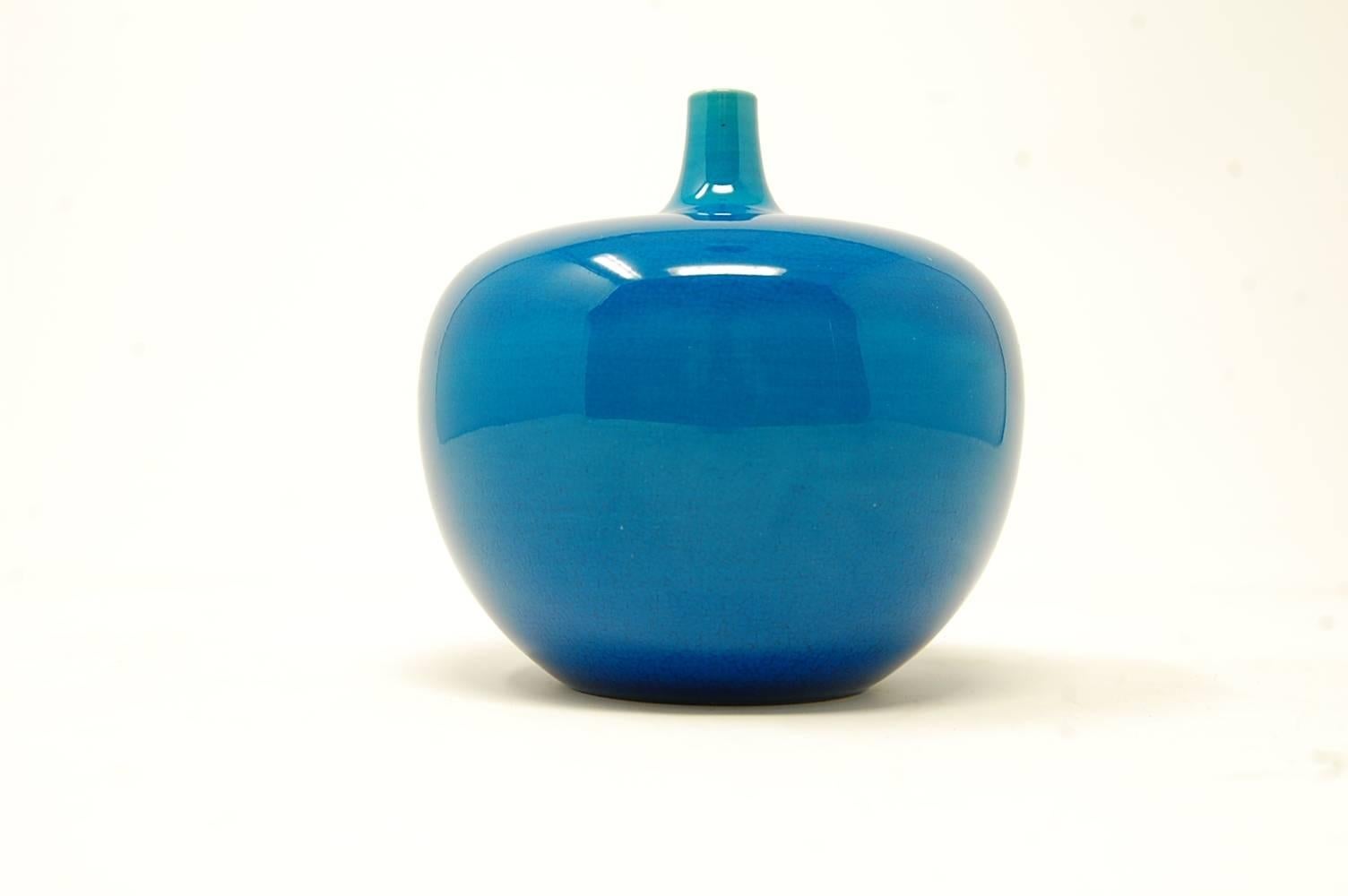 Carl-Harry Stålhane porcelain vase for Rorstrand Sweden, with a beautiful blue crackle glaze.