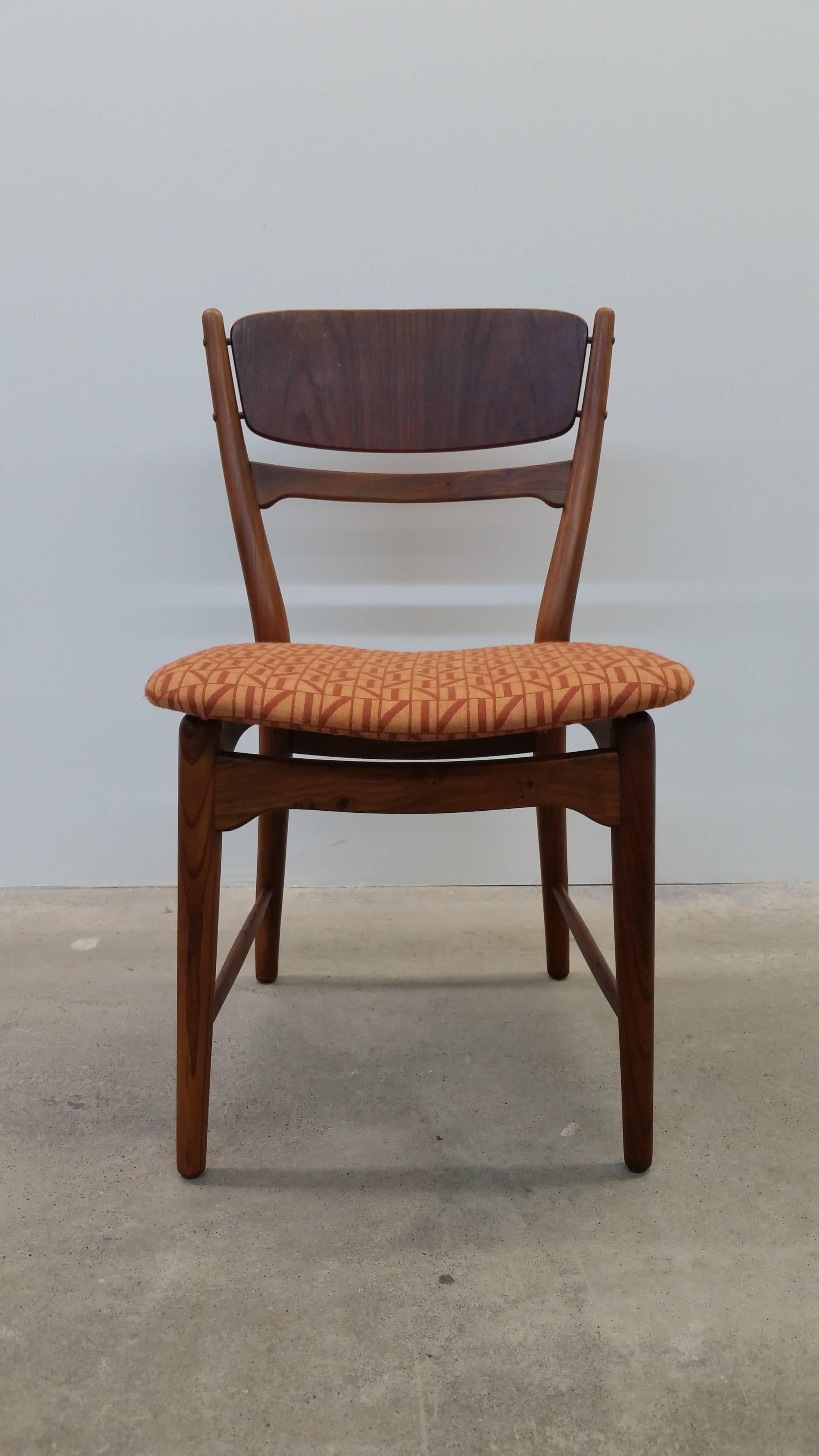 Set of four dining chairs in walnut and teak, Arne Wahl Iversen and produced by Soro Stolefabrik, Denmark, circa 1955. 
