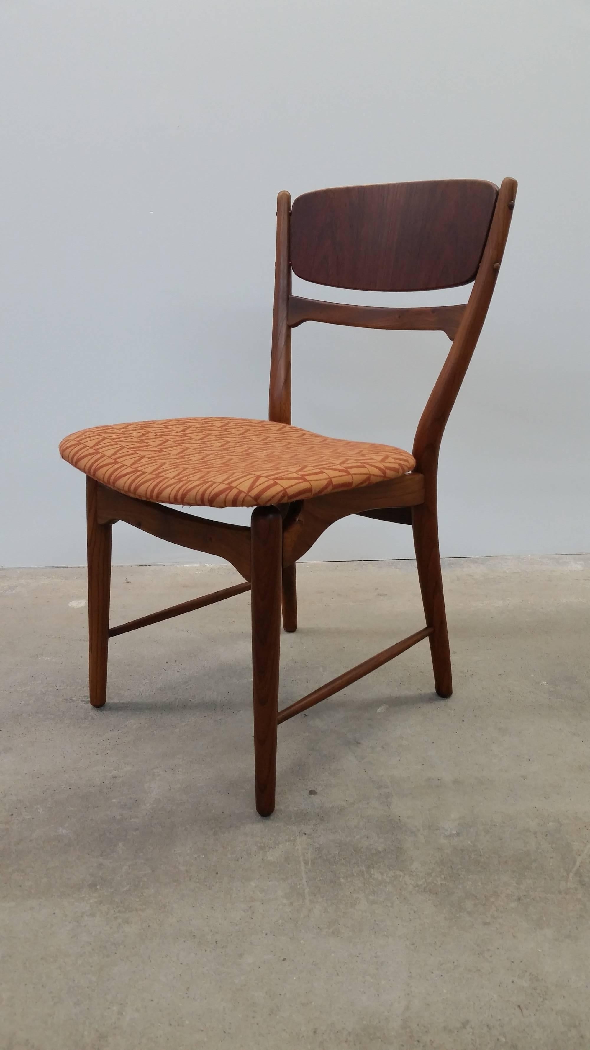 Scandinavian Modern Set of Four Dining Chairs in Walnut and Teak, by Arne Wahl Iversen For Sale