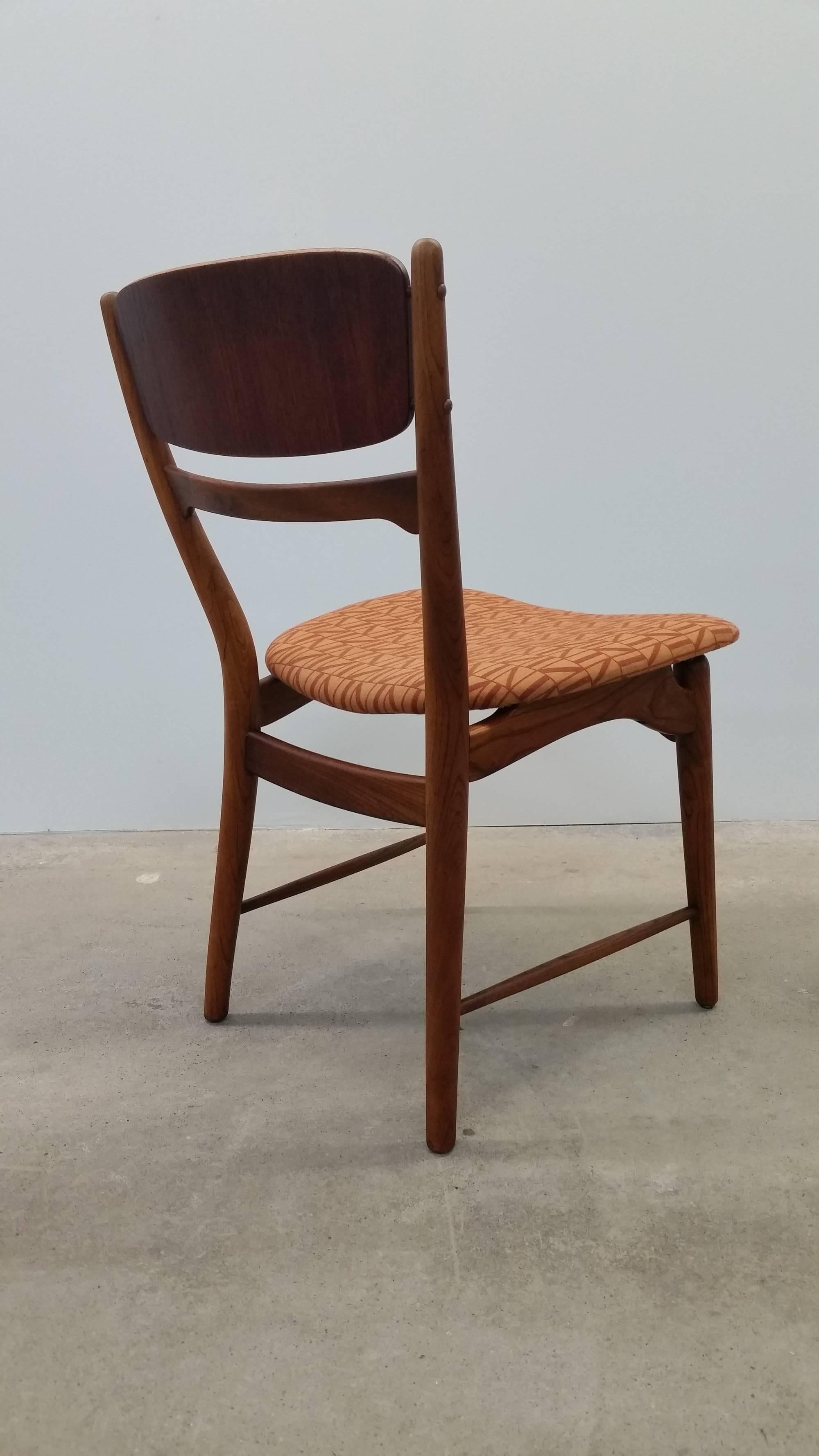 20th Century Set of Four Dining Chairs in Walnut and Teak, by Arne Wahl Iversen For Sale