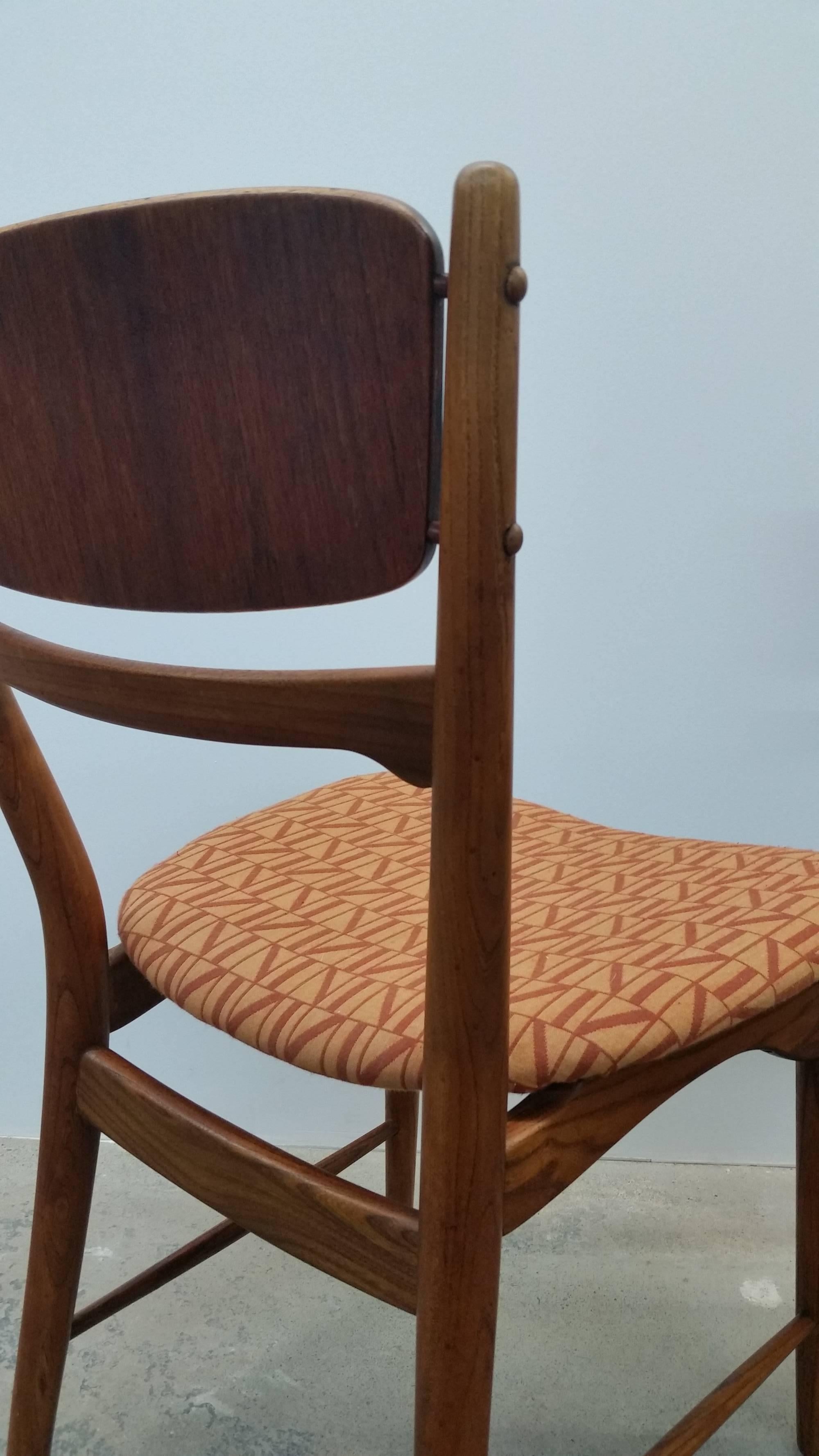 Set of Four Dining Chairs in Walnut and Teak, by Arne Wahl Iversen For Sale 1