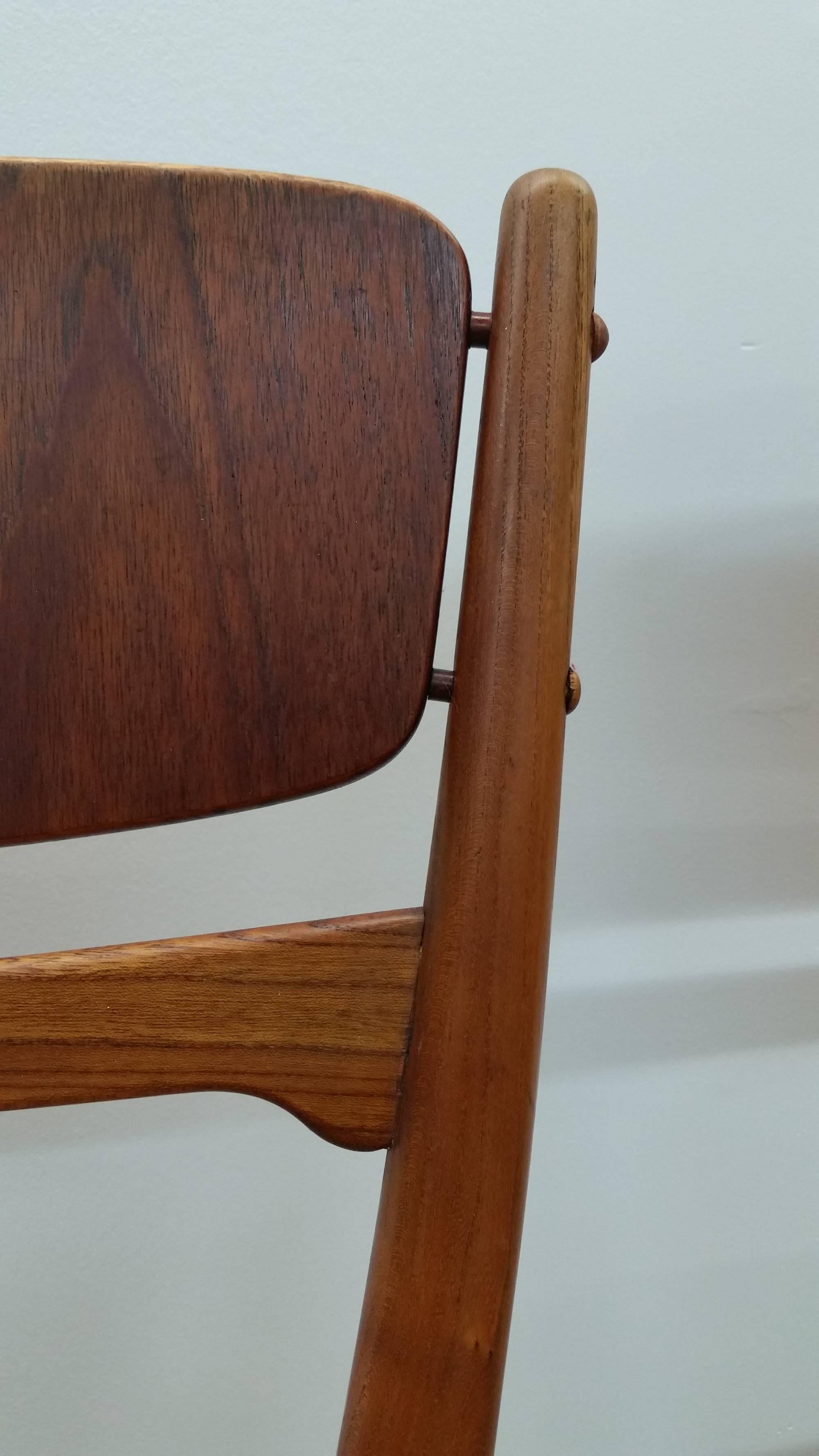 Set of Four Dining Chairs in Walnut and Teak, by Arne Wahl Iversen For Sale 2