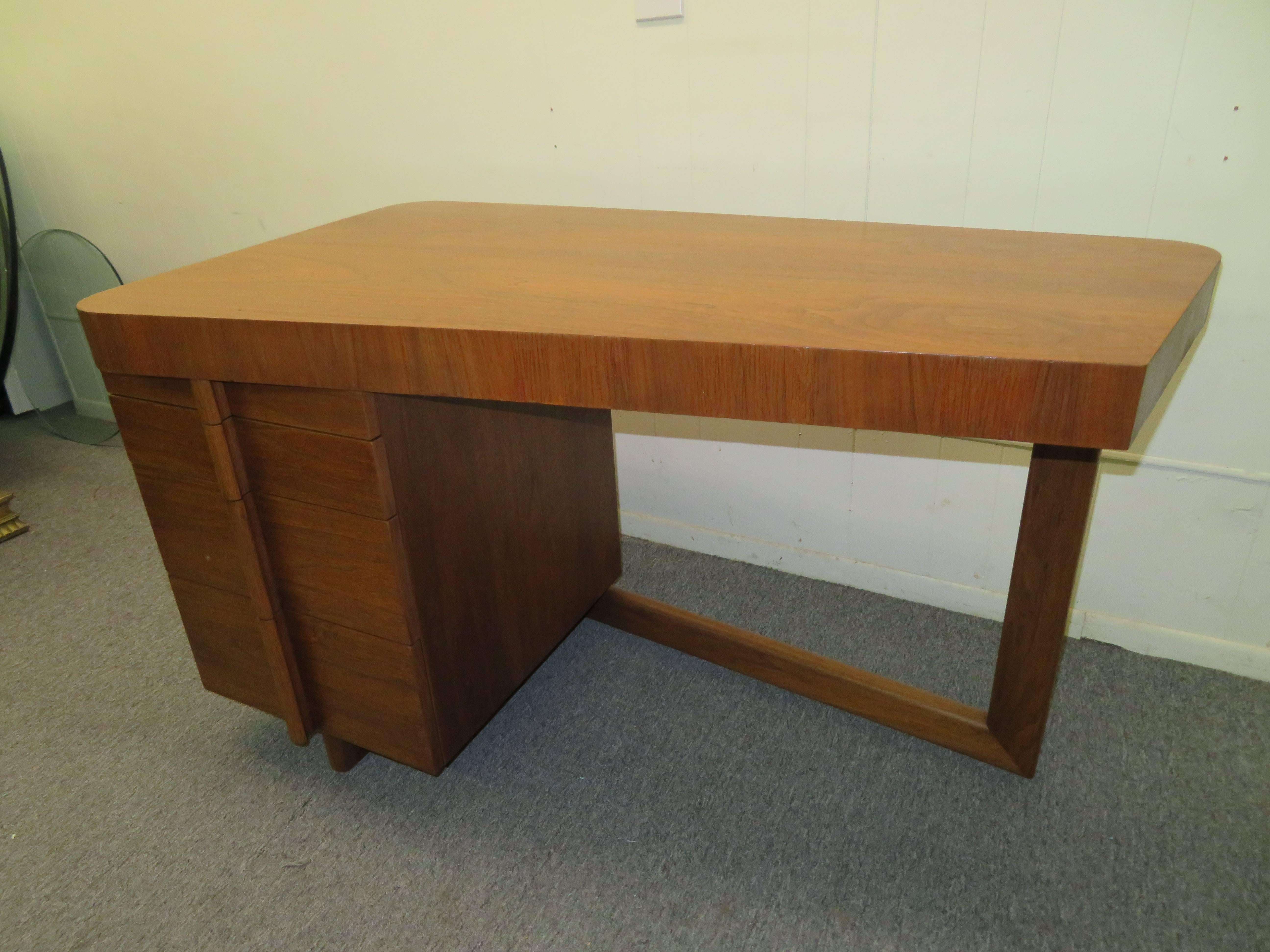 Mid-Century Modern Asymmetrical Walnut Desk Attributed to Gilbert Rohde 5