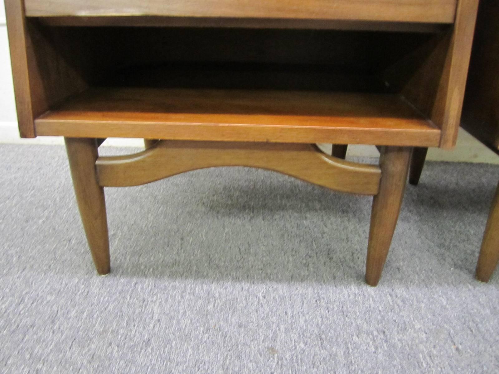 Brass Stylish Pair of American of Martinsville Walnut Nightstands Mid-Century Modern For Sale