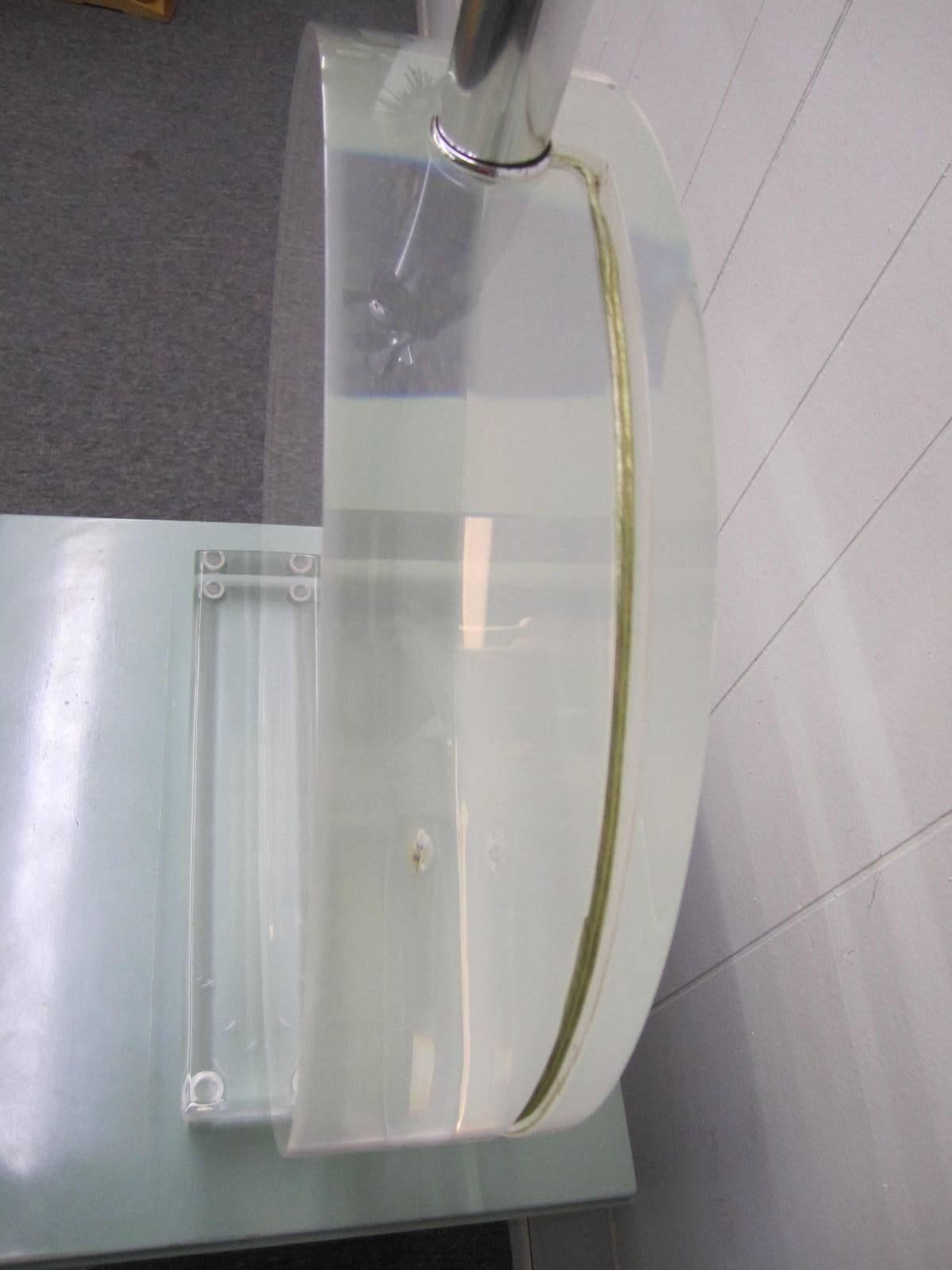 Large-Scale Karl Springer Style Circular Lucite Lamp Hollywood Regency Modern In Good Condition For Sale In Pemberton, NJ