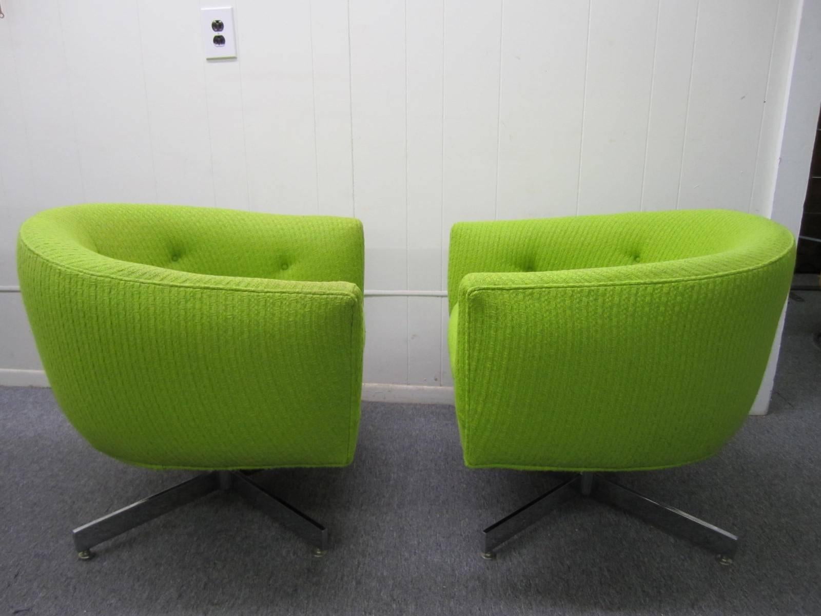 Mid-Century Modern Stunning Pair of Signed Milo Baughman Barrel Back Swivel Chairs, Mid-Century