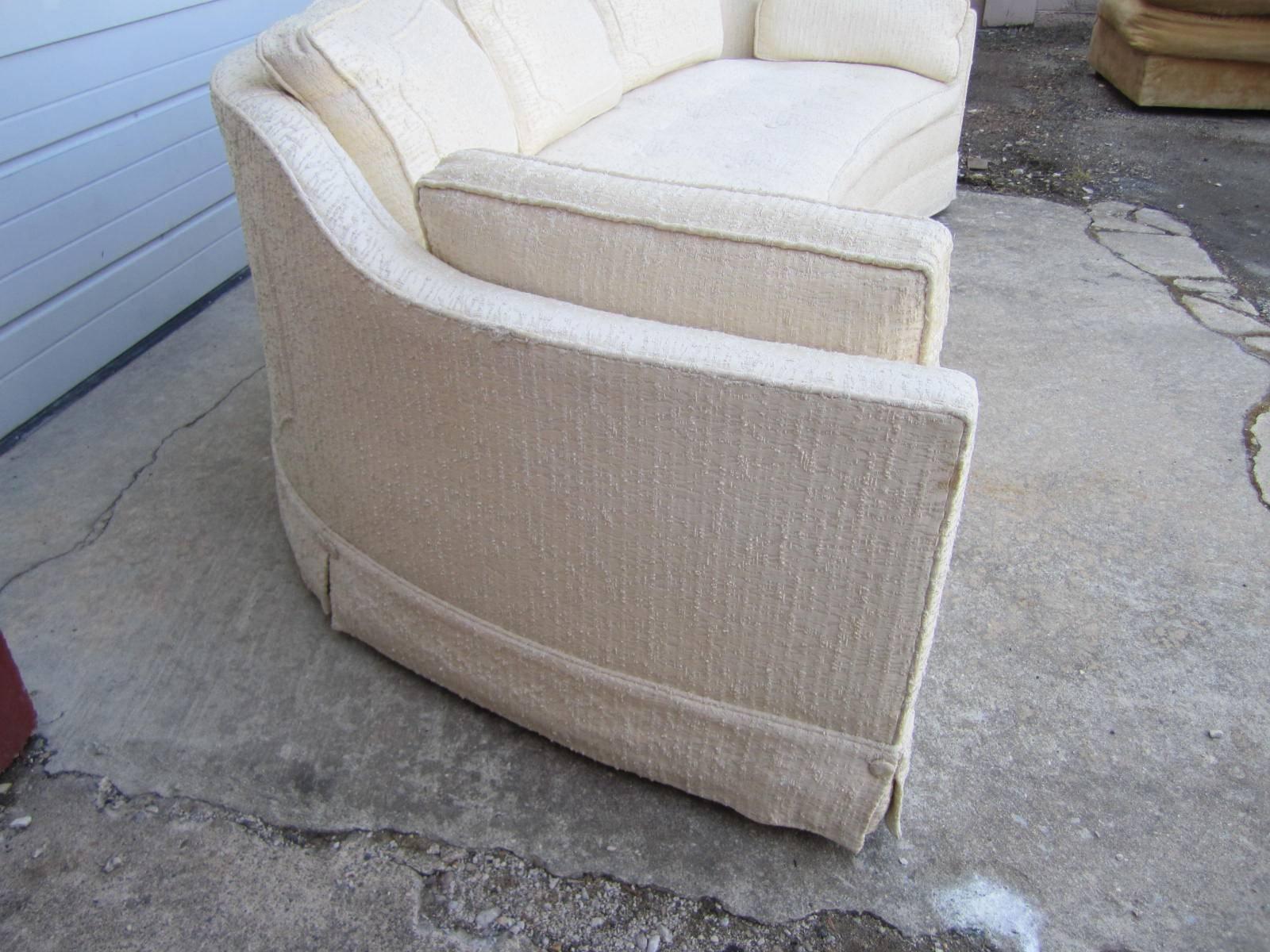 Lovely Harvey Probber Style Curved Sofa, Mid-Century Modern In Good Condition In Pemberton, NJ