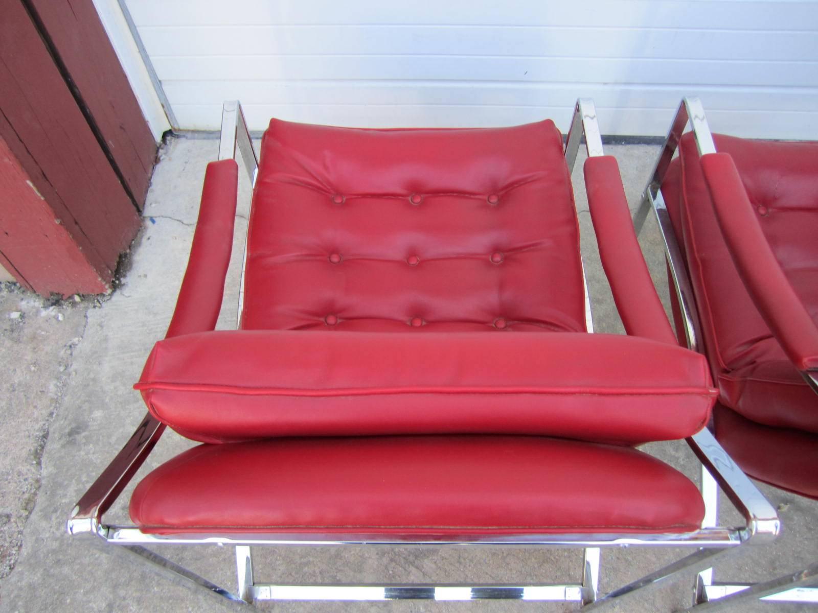 Lovely Pair of Milo Baughman Style Scoop Chrome Lounge Chairs In Good Condition In Pemberton, NJ