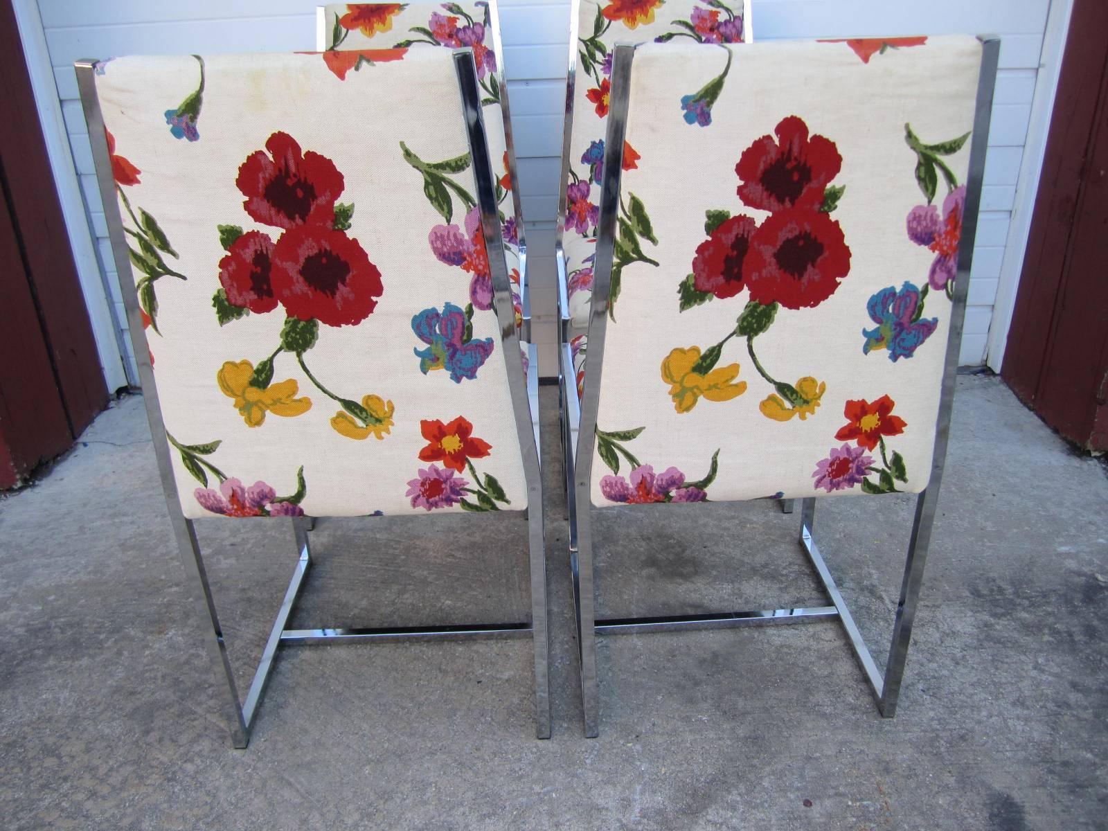 Mid-Century Modern Ravissant ensemble de quatre chaises de salle à manger chromées de style Milo Baughman, mi-siècle moderne en vente