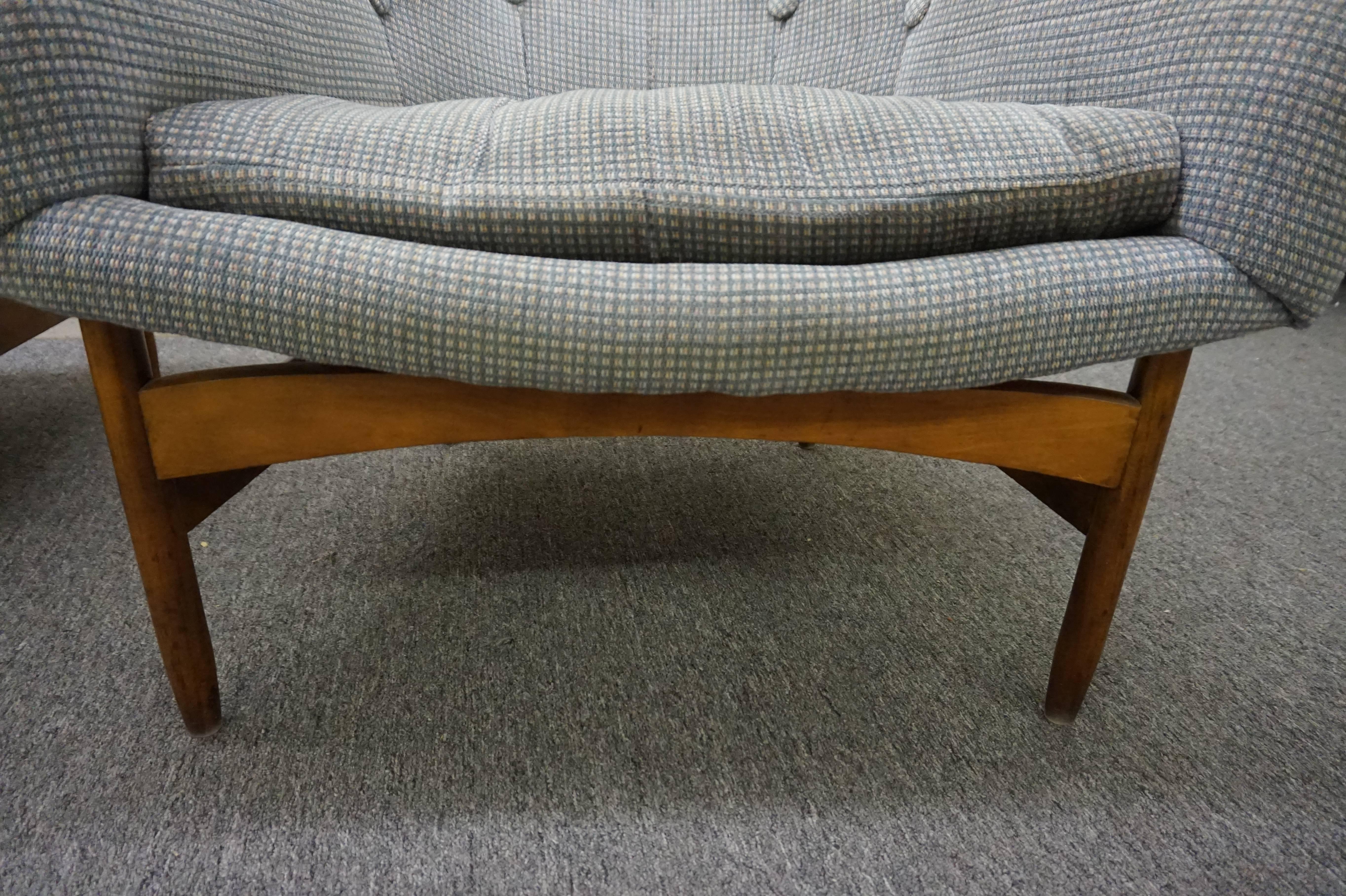 Lovely Pair of Lawrence Peabody Barrel Back Lounge Chairs Mid-Century Modern In Good Condition In Pemberton, NJ