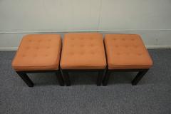 Elegante juego de tres banquetas estilo Harvey Probber, modernas de mediados de siglo