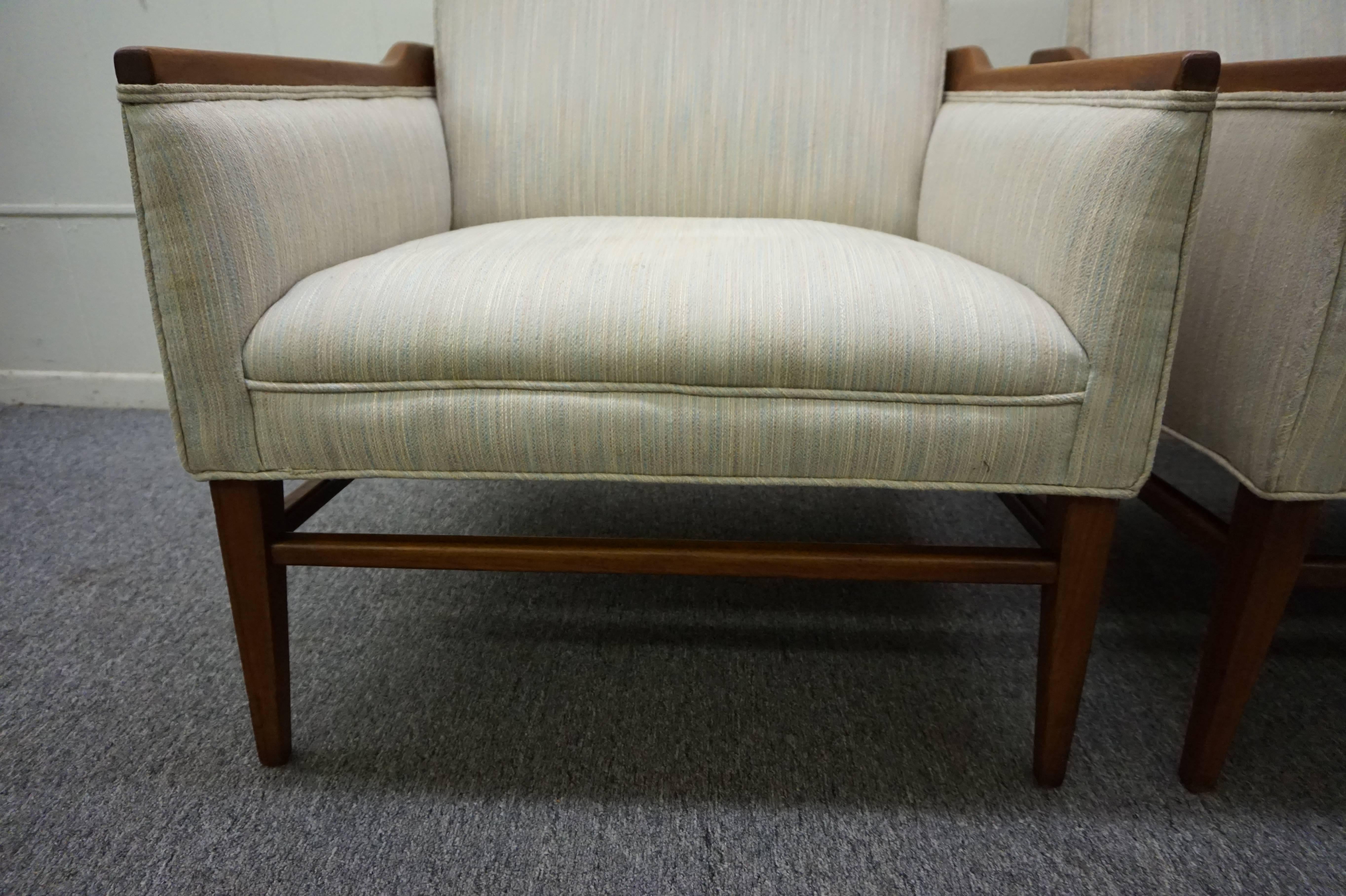 Stunning Pair of American Mid-Century Modern Walnut Lounge Chairs For Sale 4