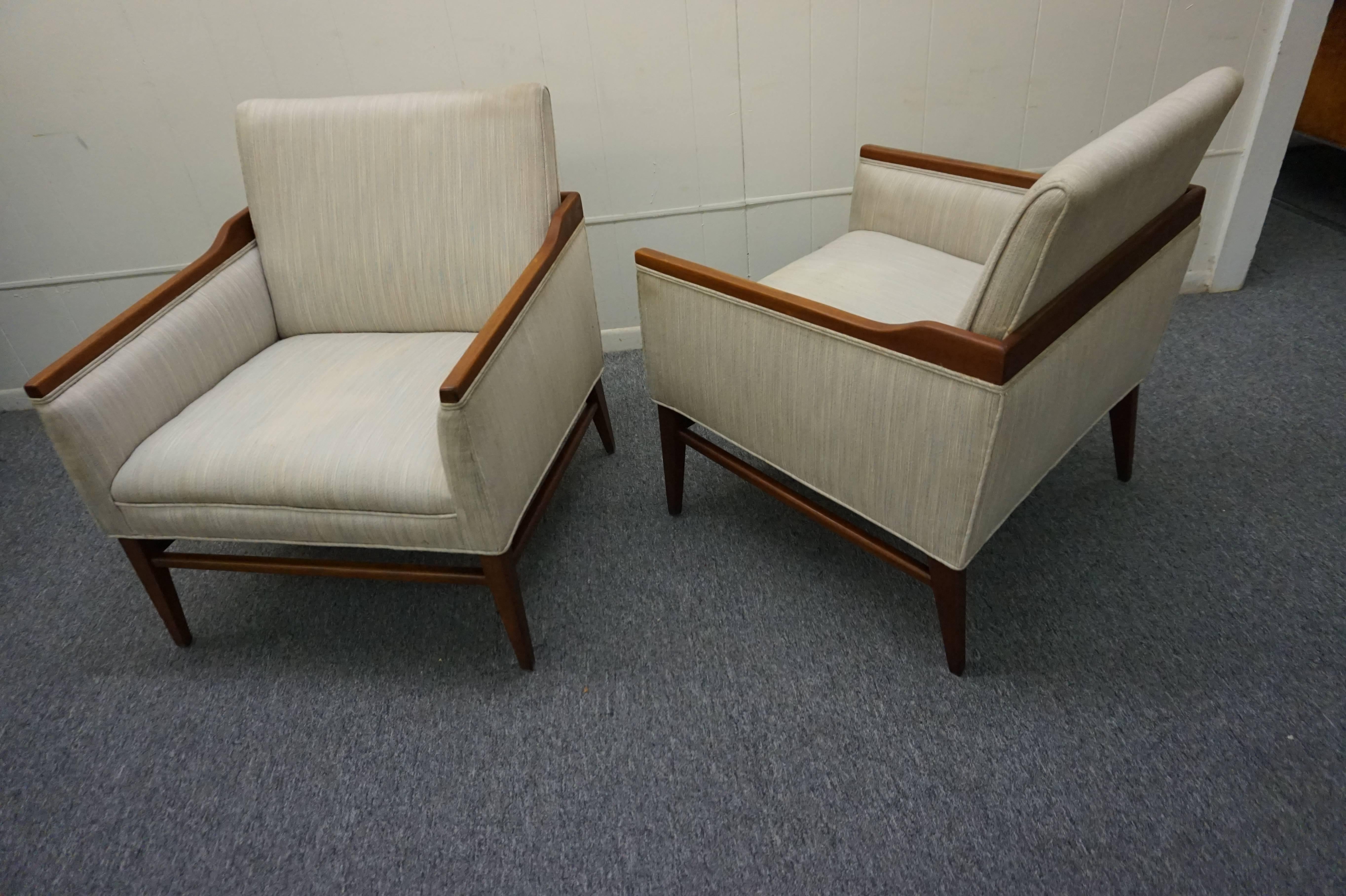 Stunning Pair of American Mid-Century Modern Walnut Lounge Chairs For Sale 5