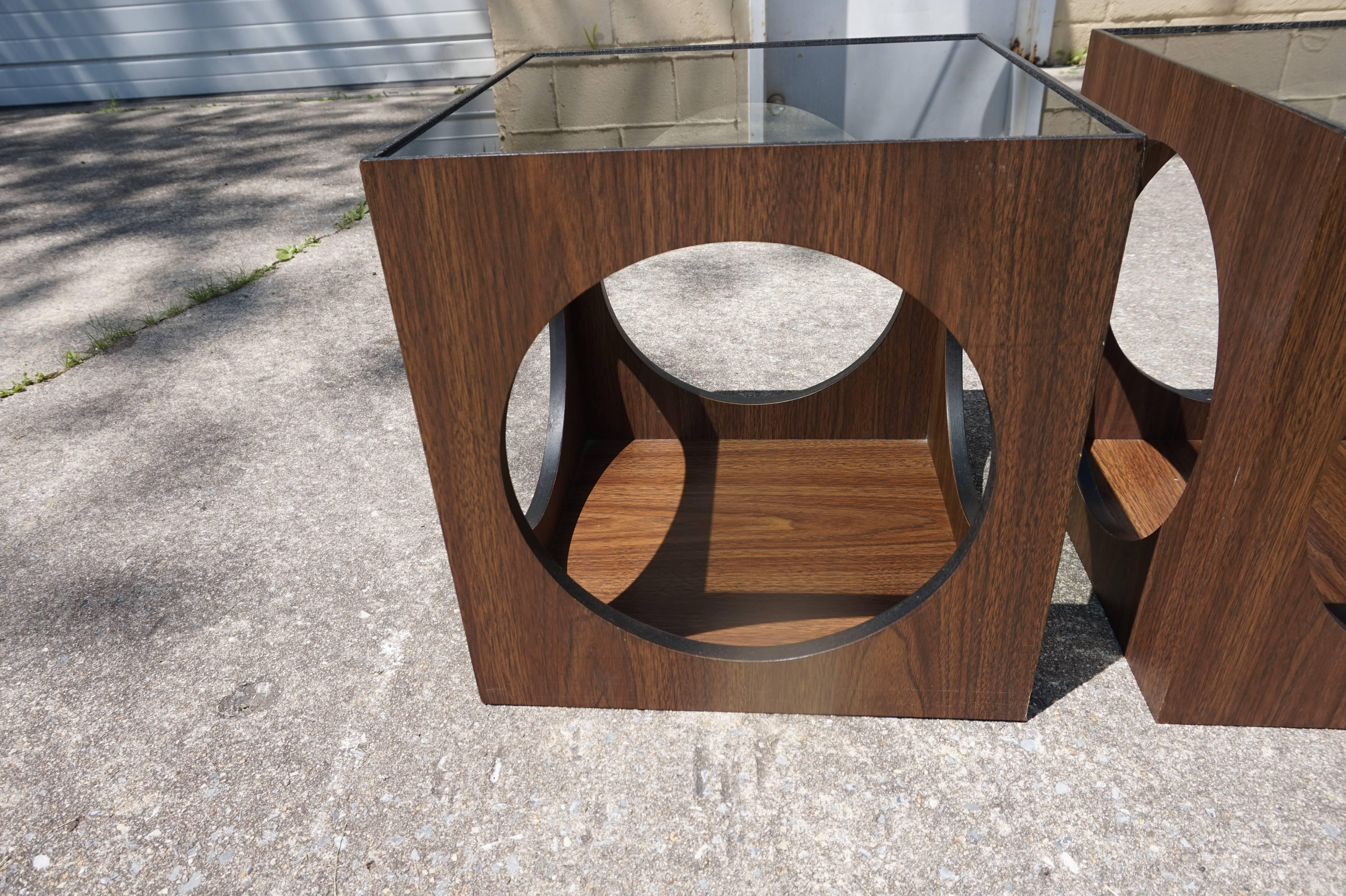 American Cool Pair of Lane Walnut Cube Side Tables Circle Cut-Outs, Mid-Century Modern