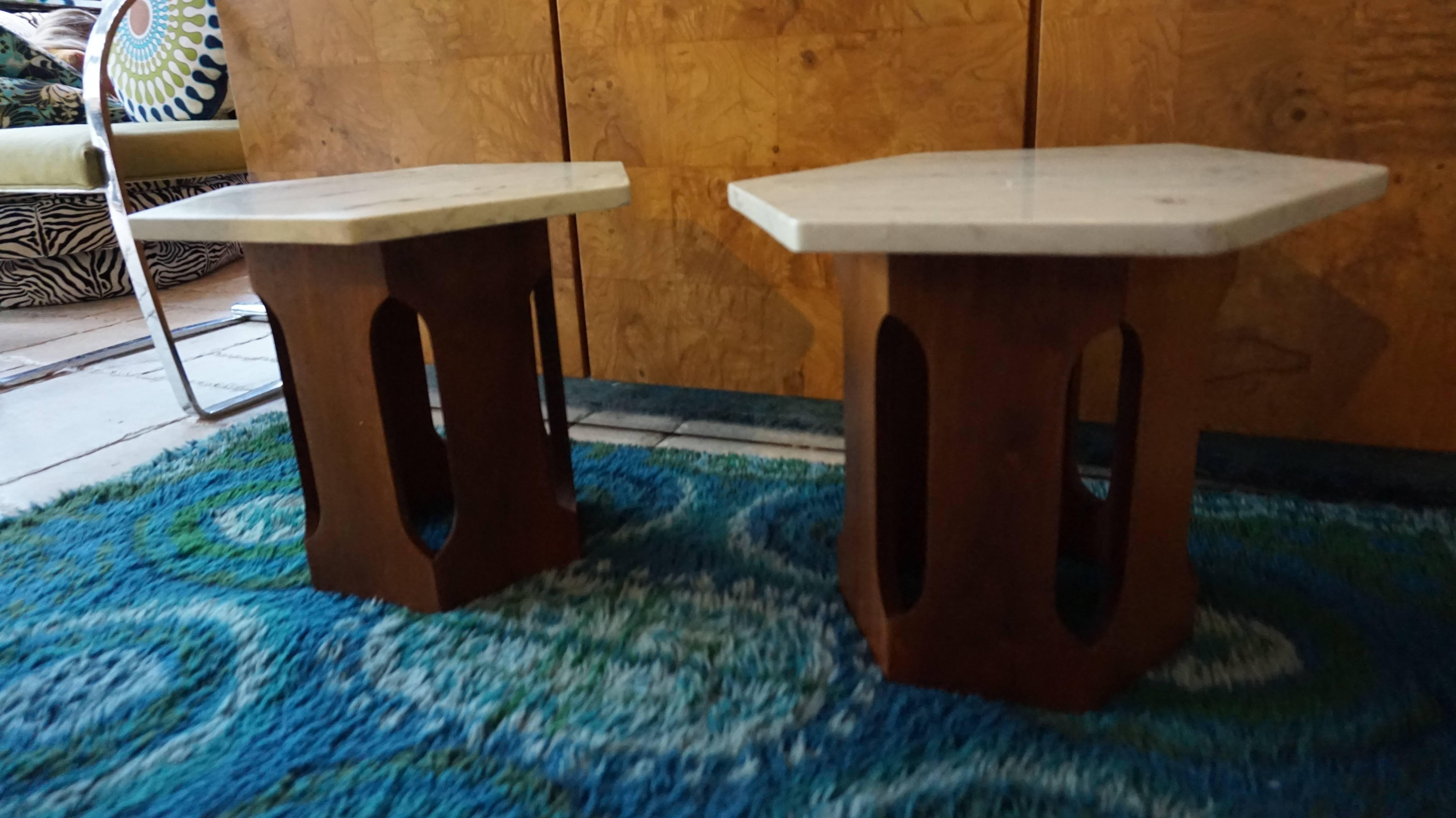 Petites tables d'appoint de style Harvey Probber en acajou et faux marbre, mi-siècle moderne en vente 1