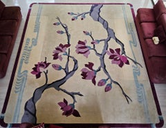 Wunderschöner, handgefertigter, getufteter chinesischer Wollteppich in Raumgröße mit violettem Lotusblumenmuster