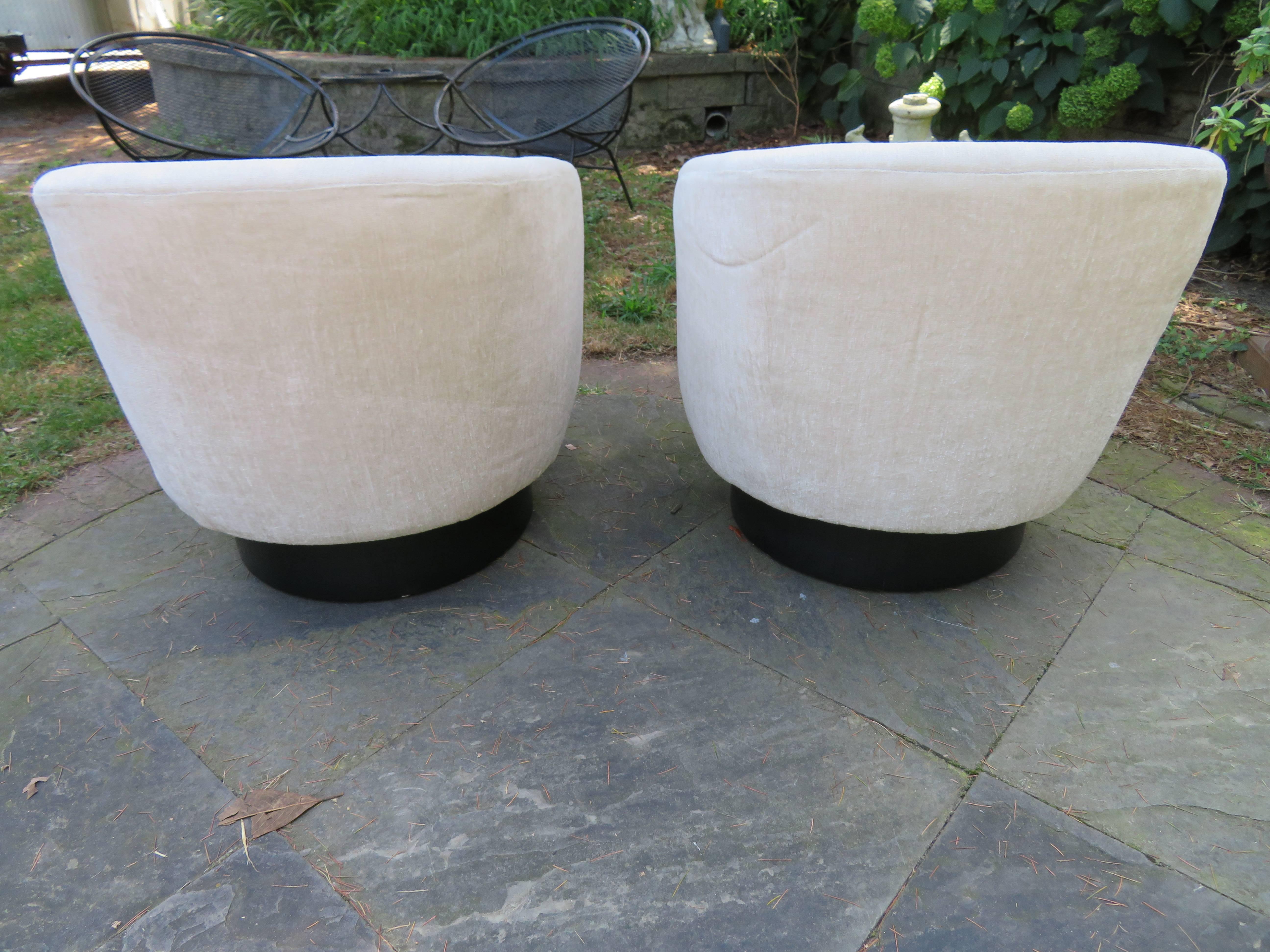 Mid-Century Modern Fantastic Pair of Milo Baughman Tall Swivel Base Barrel Back Lounge Chairs