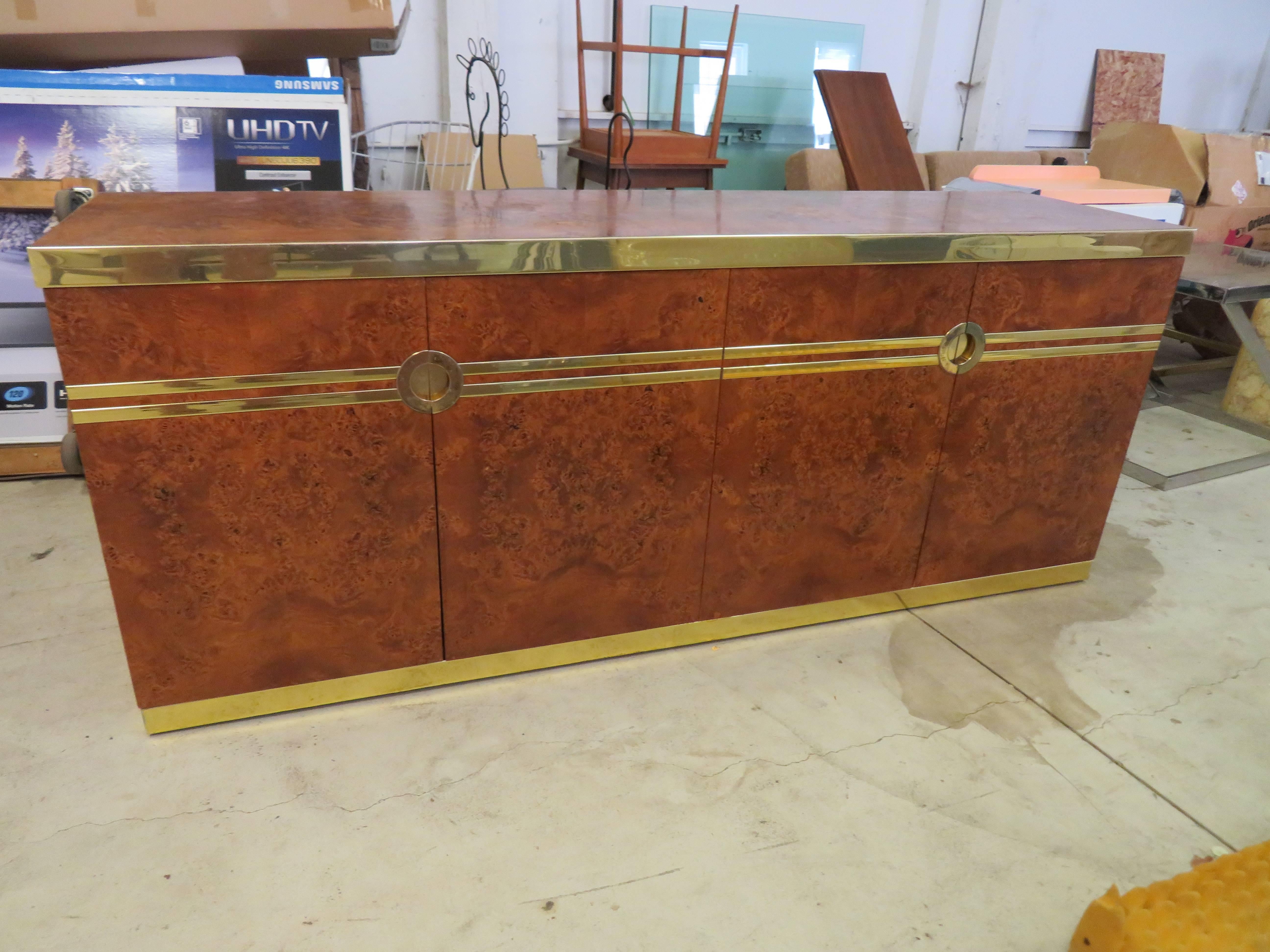 Stunning Pierre Cardin Signed Burled and Brass Credenza Mid-Century Modern In Good Condition In Pemberton, NJ