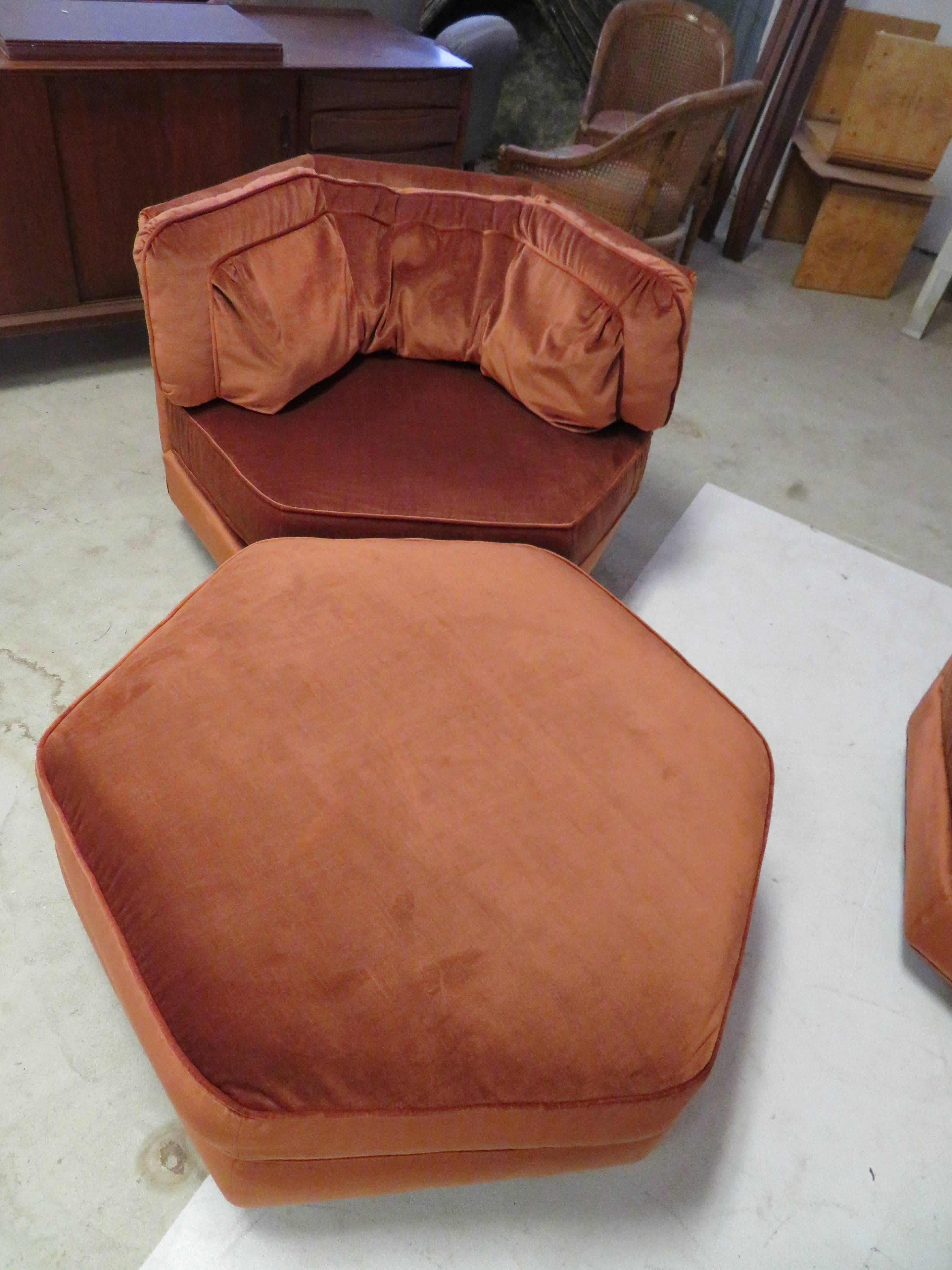 Spectacular Milo Baughman Style Octagon Sofa Sectional Four Chairs Two Ottomans In Good Condition In Pemberton, NJ