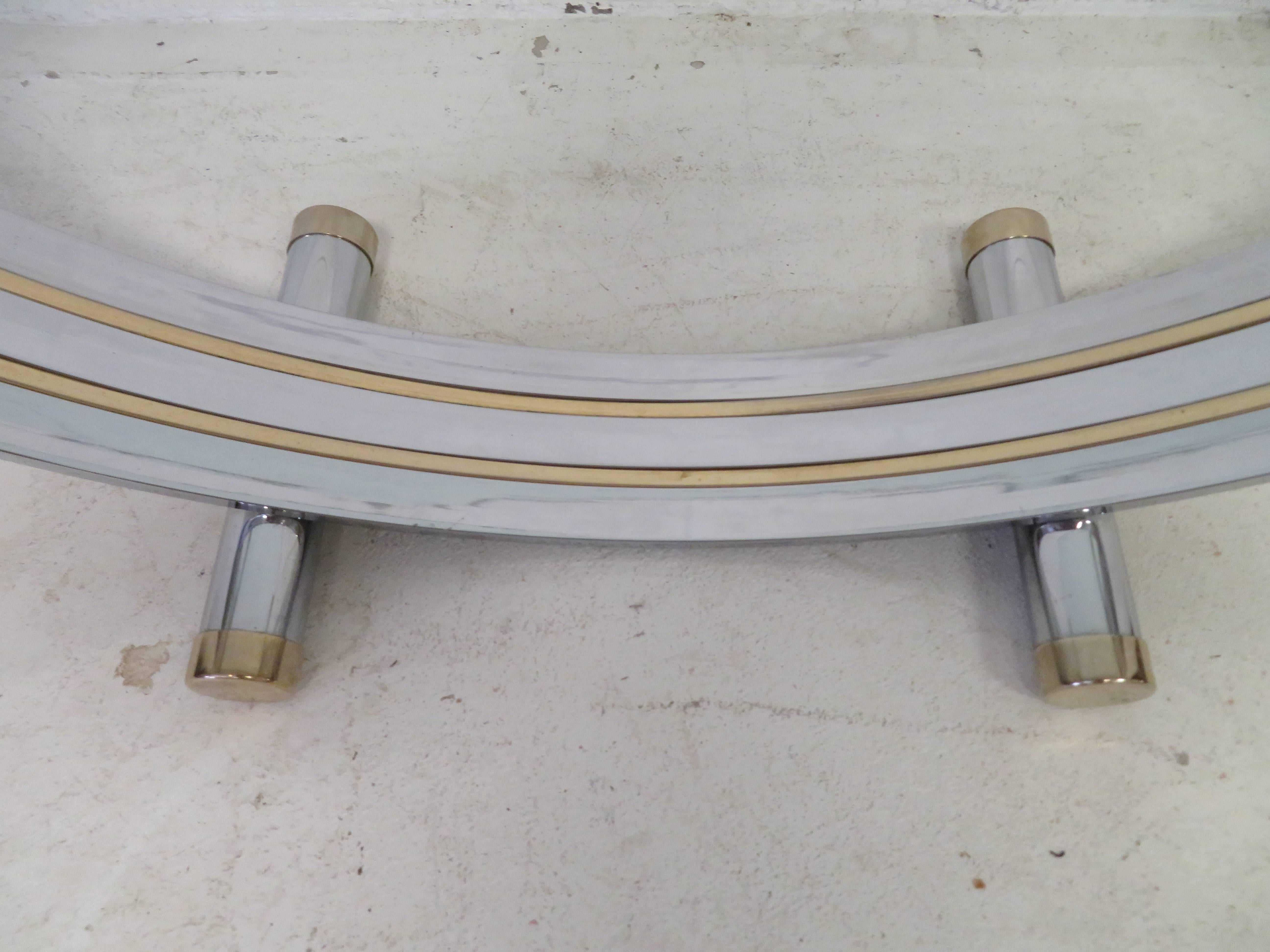 italien Ravissante table console en forme de U en laiton chromé Romeo Rega, mi-siècle moderne en vente