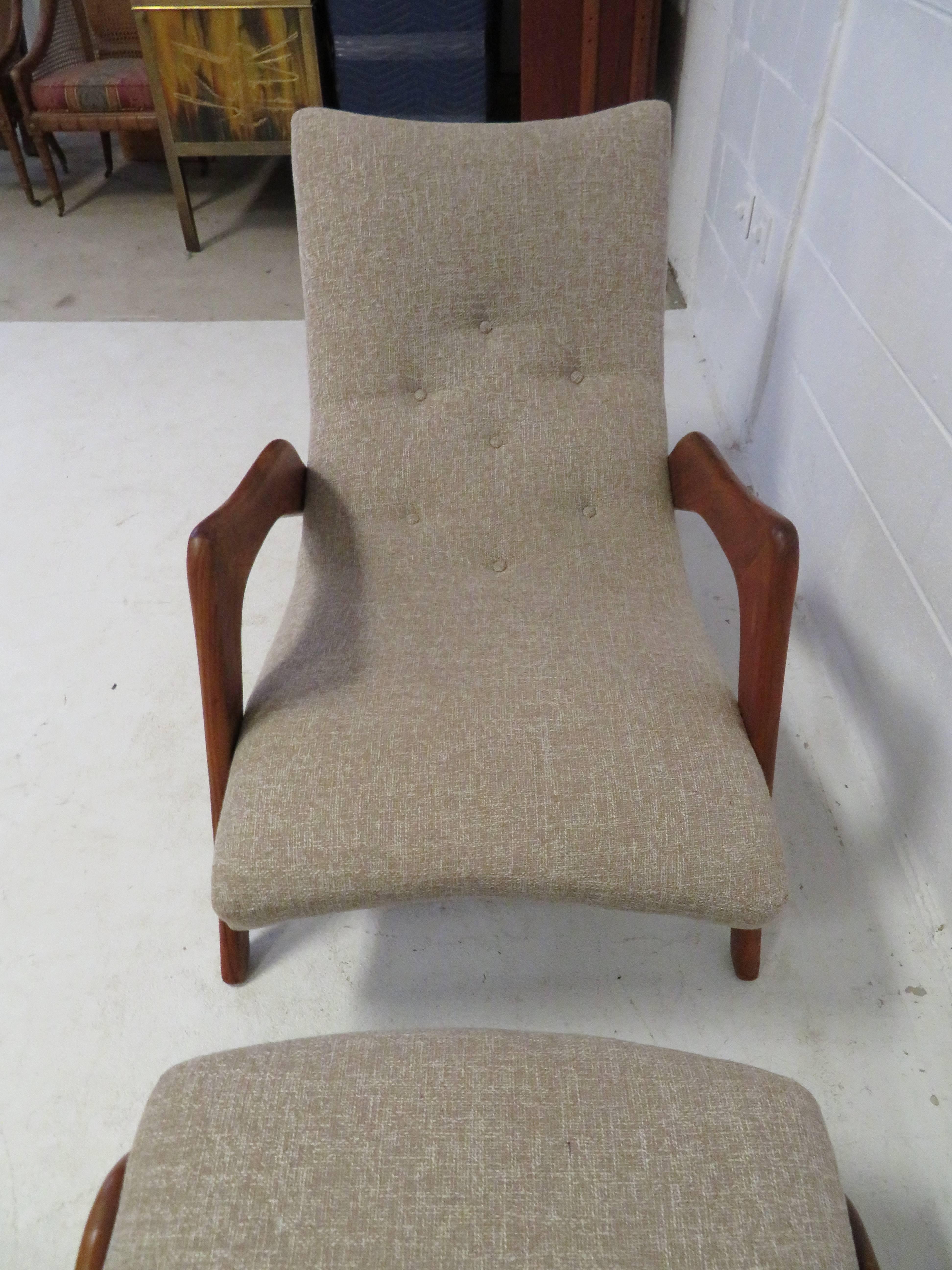 Excellent Adrian Pearsall sculptural walnut grasshopper chair with matching ottoman. Both pieces have recently been upholstered in a lovely period appropriate beige tweed and look great. The sculptural walnut retains it original finish in nice