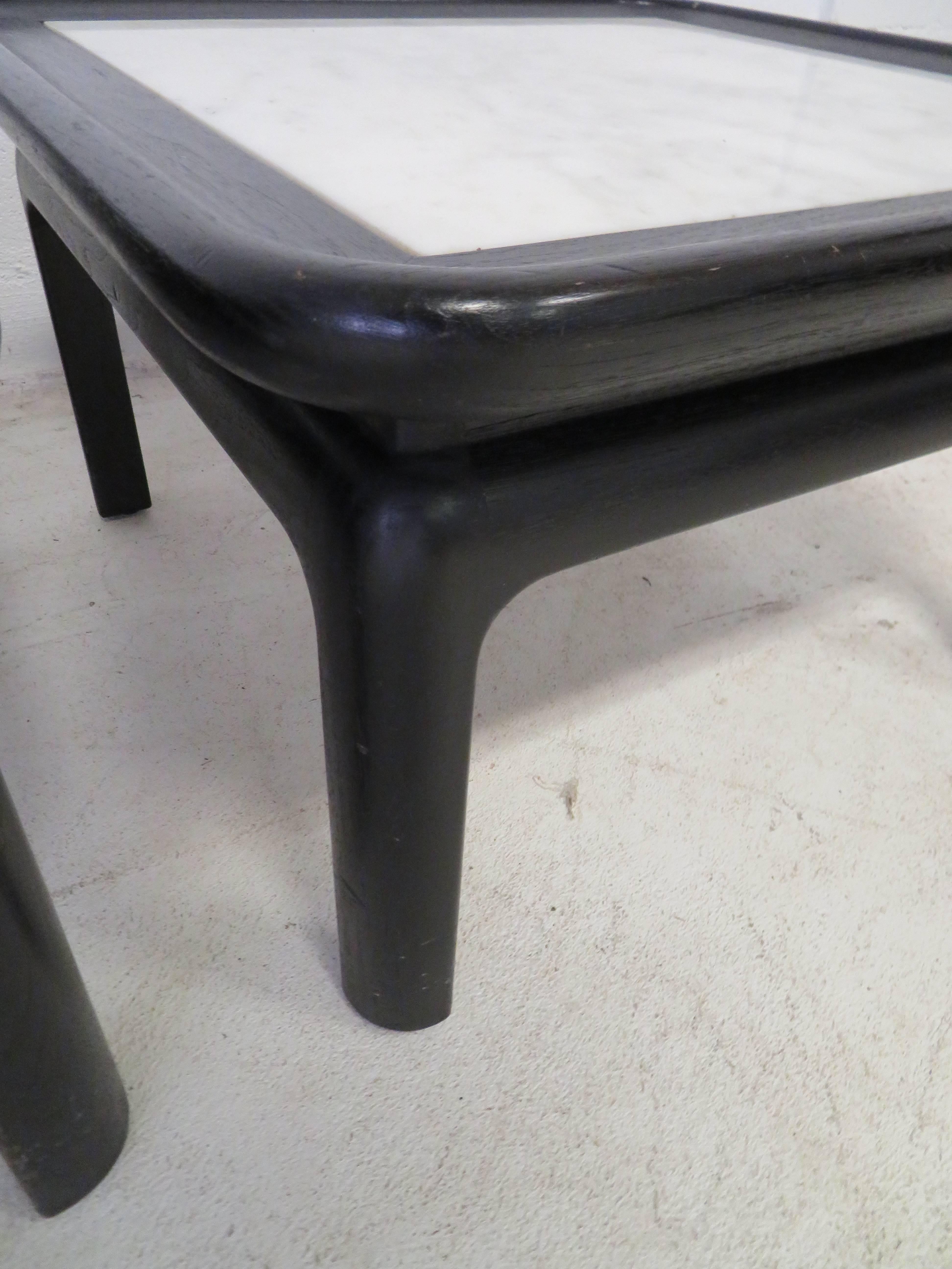 Superbe ensemble de trois tables d'appoint en marbre de style Harvey Probber, mi-siècle moderne Bon état - En vente à Pemberton, NJ