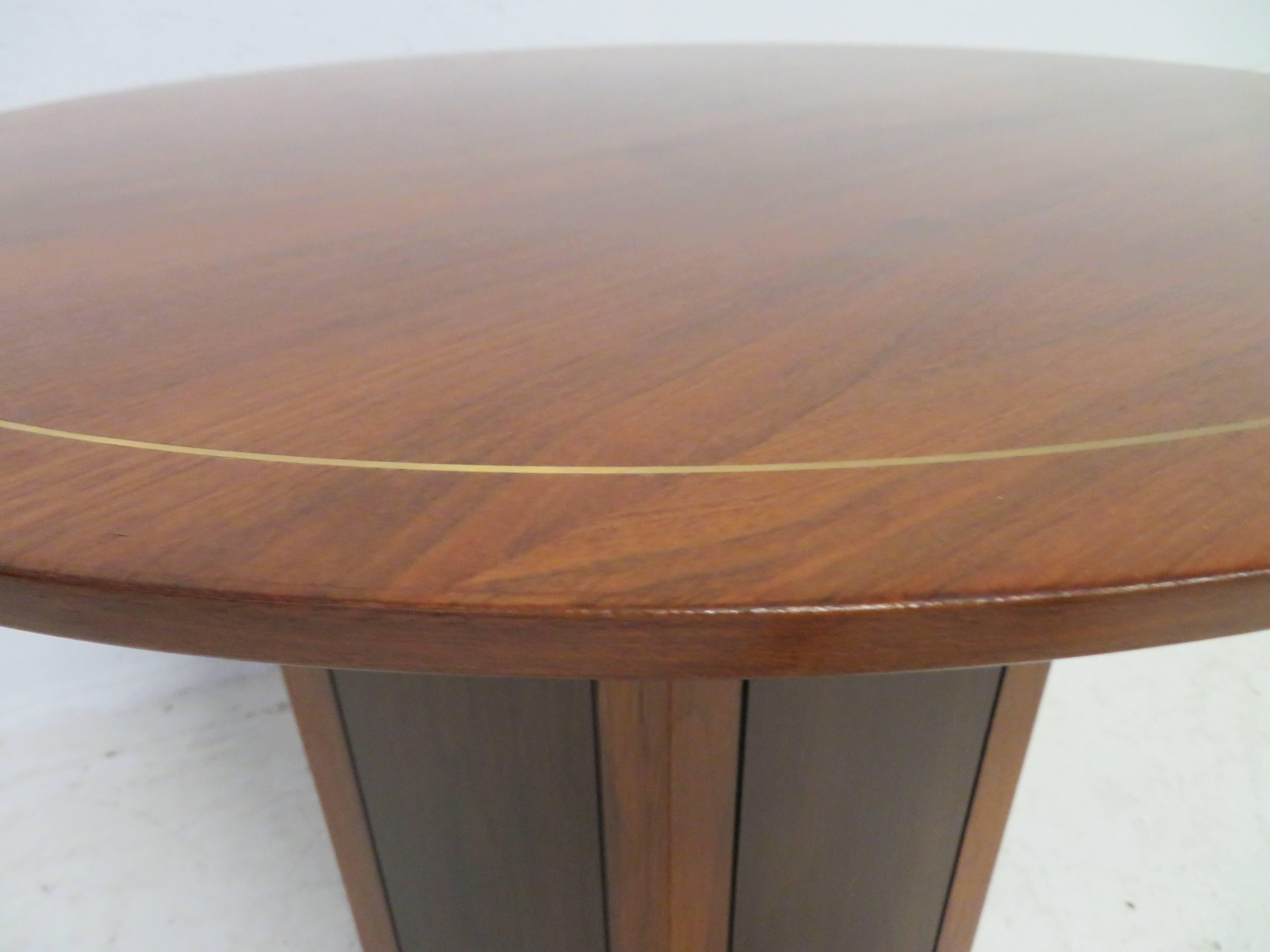 Harvey Probber Attributed Circular Walnut End or Side Table, Mid-Century For Sale 1