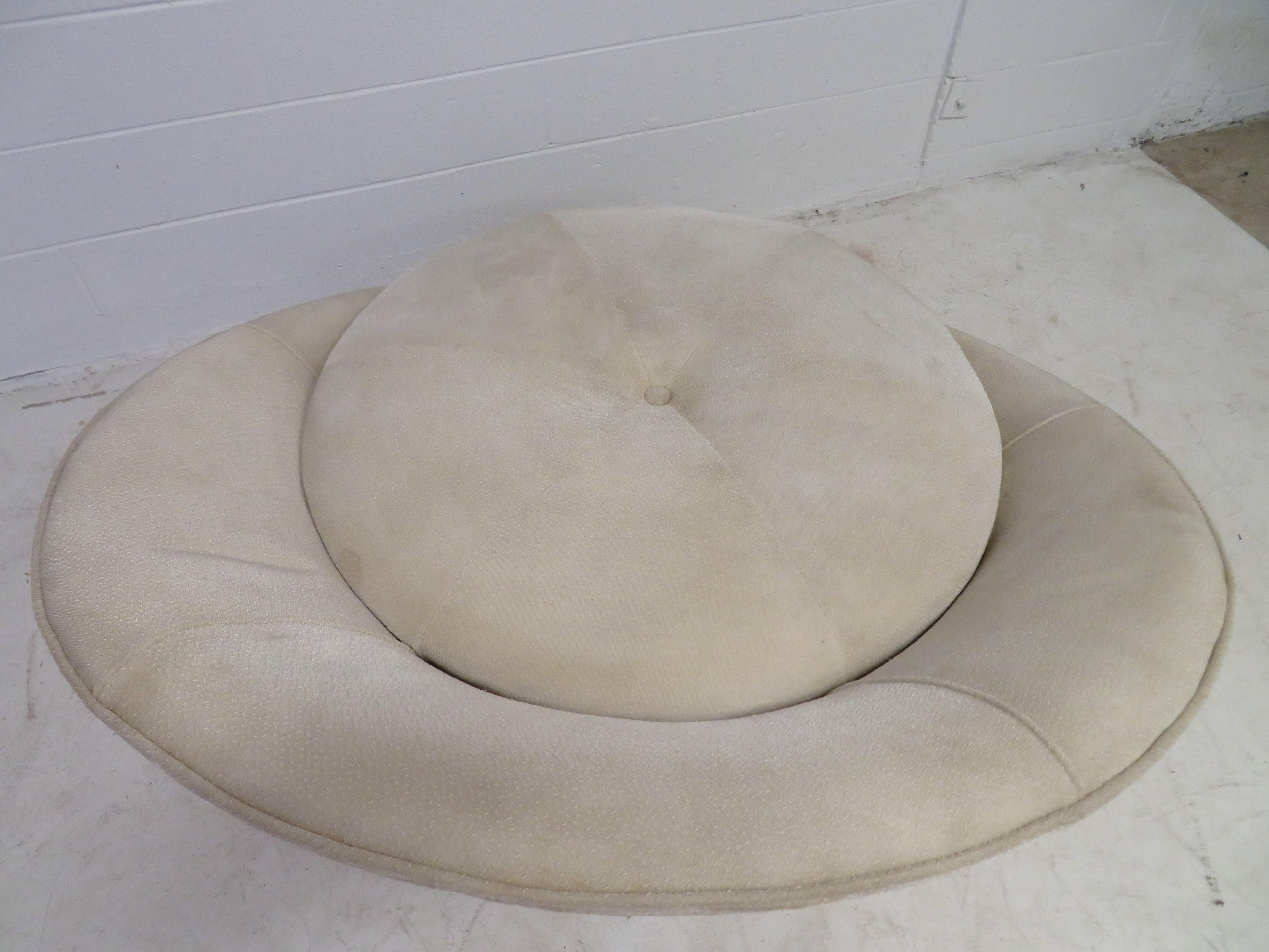 round chaise chair