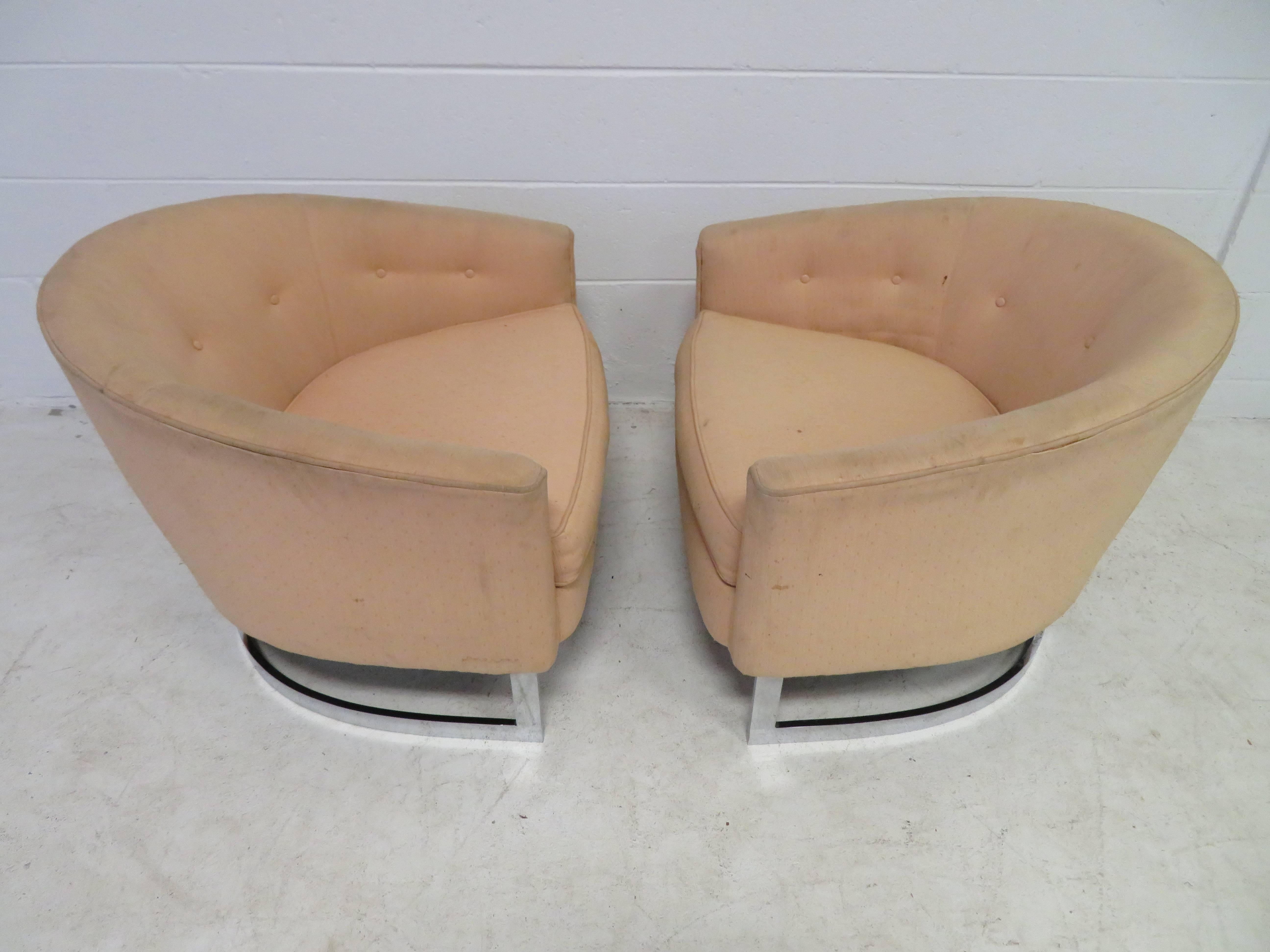 Nice Pair of Milo Baughman Style Chrome Base Barrel Back Chairs For Sale 3