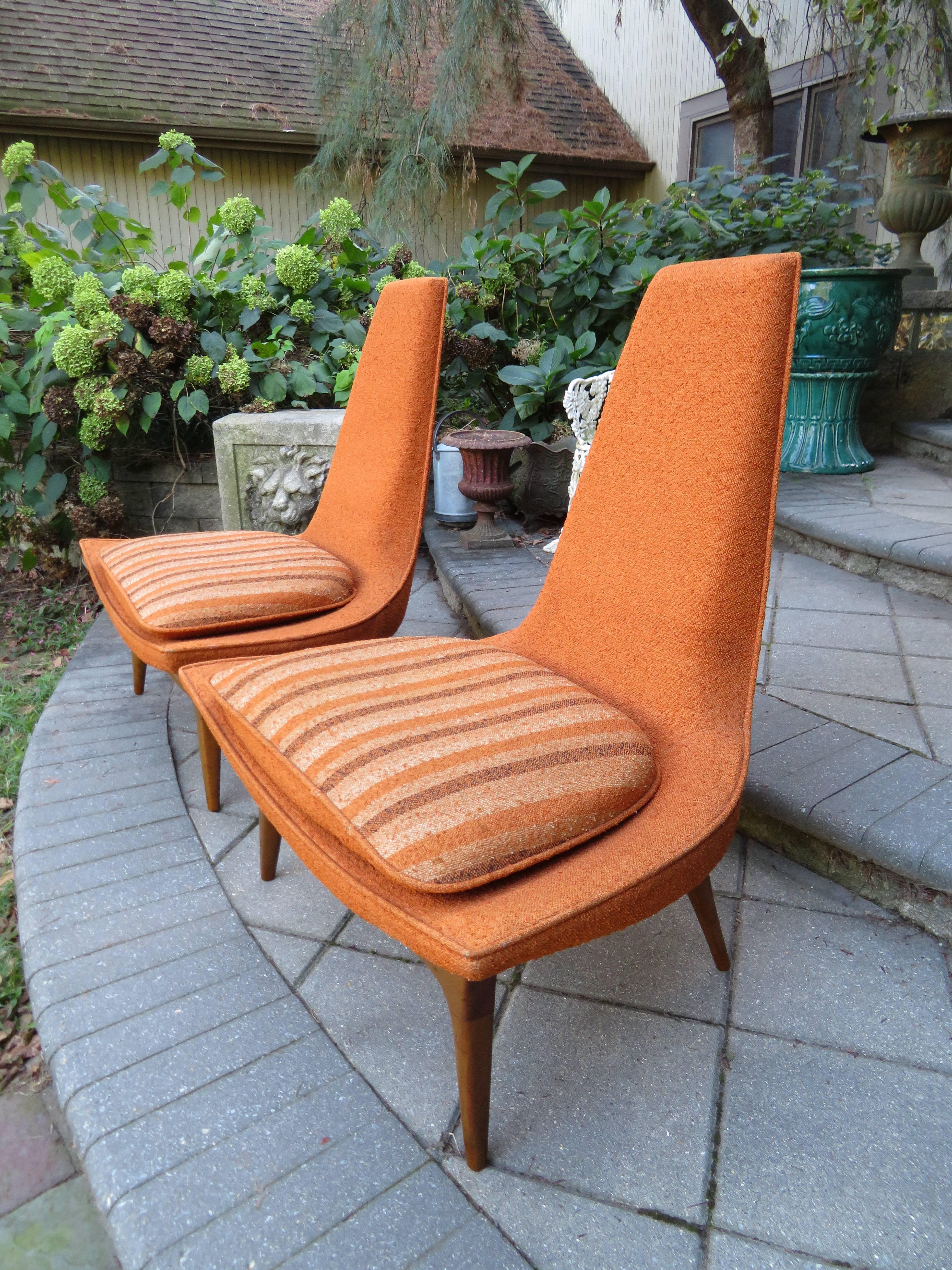 Fantastic Pair of Sculptural Walnut Lounge Chairs by Karpen, Mid-Century Modern 1