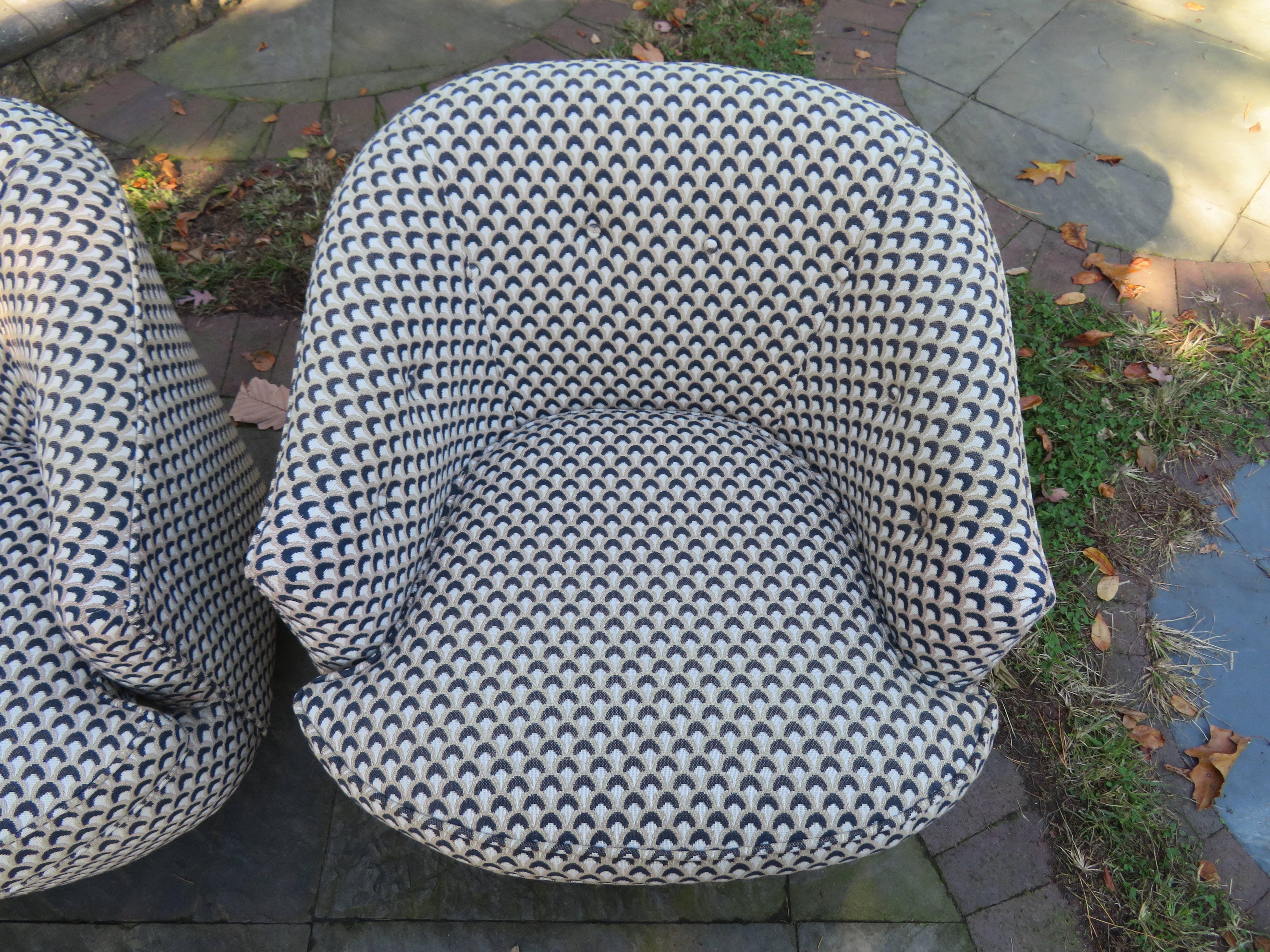 Mid-Century Modern Gorgeous Pair of Milo Baughman Style Swivel Barrel Back Lounge Chairs Modern