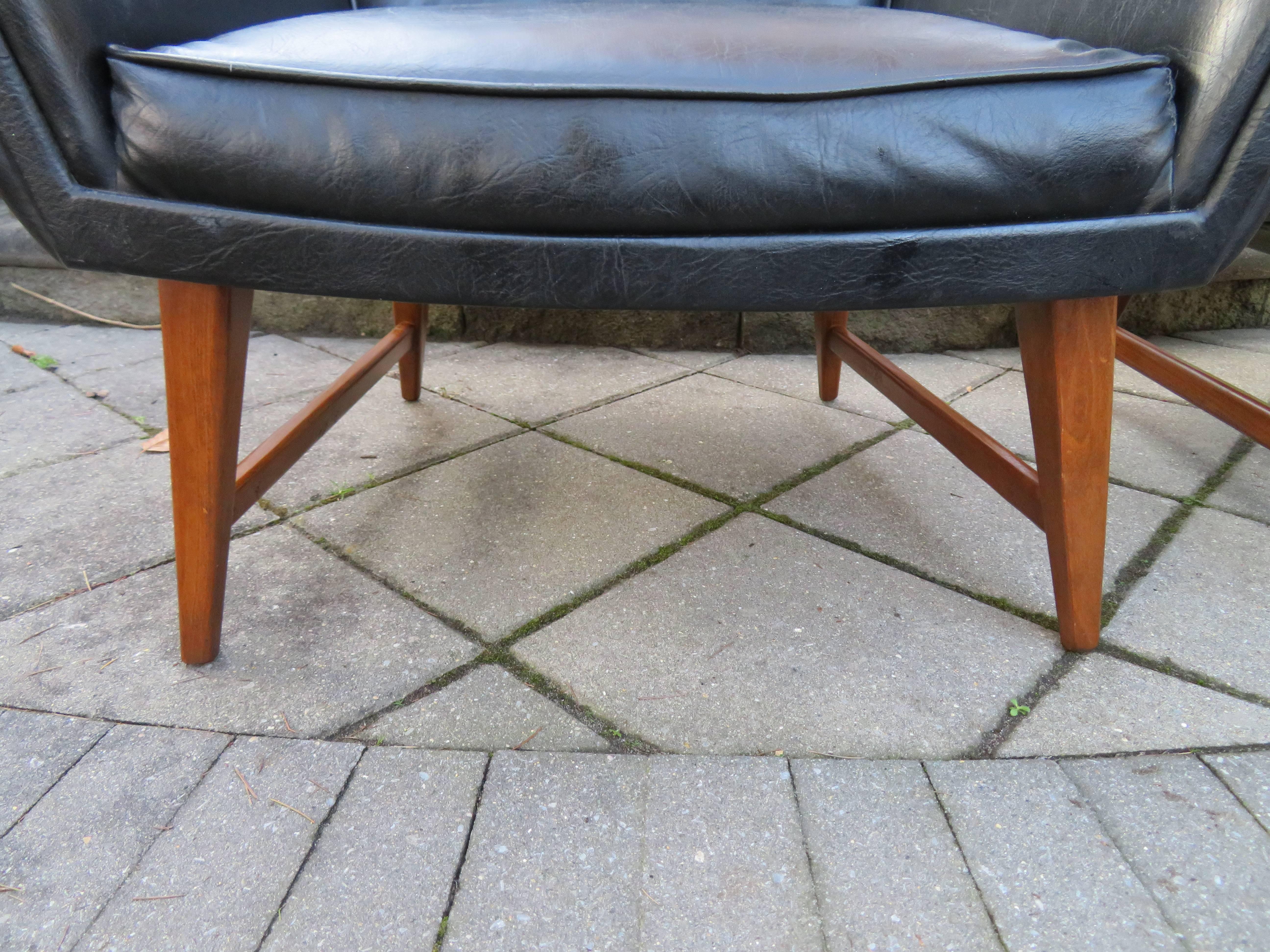 American Handsome Pair of Danish Modern Walnut Lounge Chairs For Sale