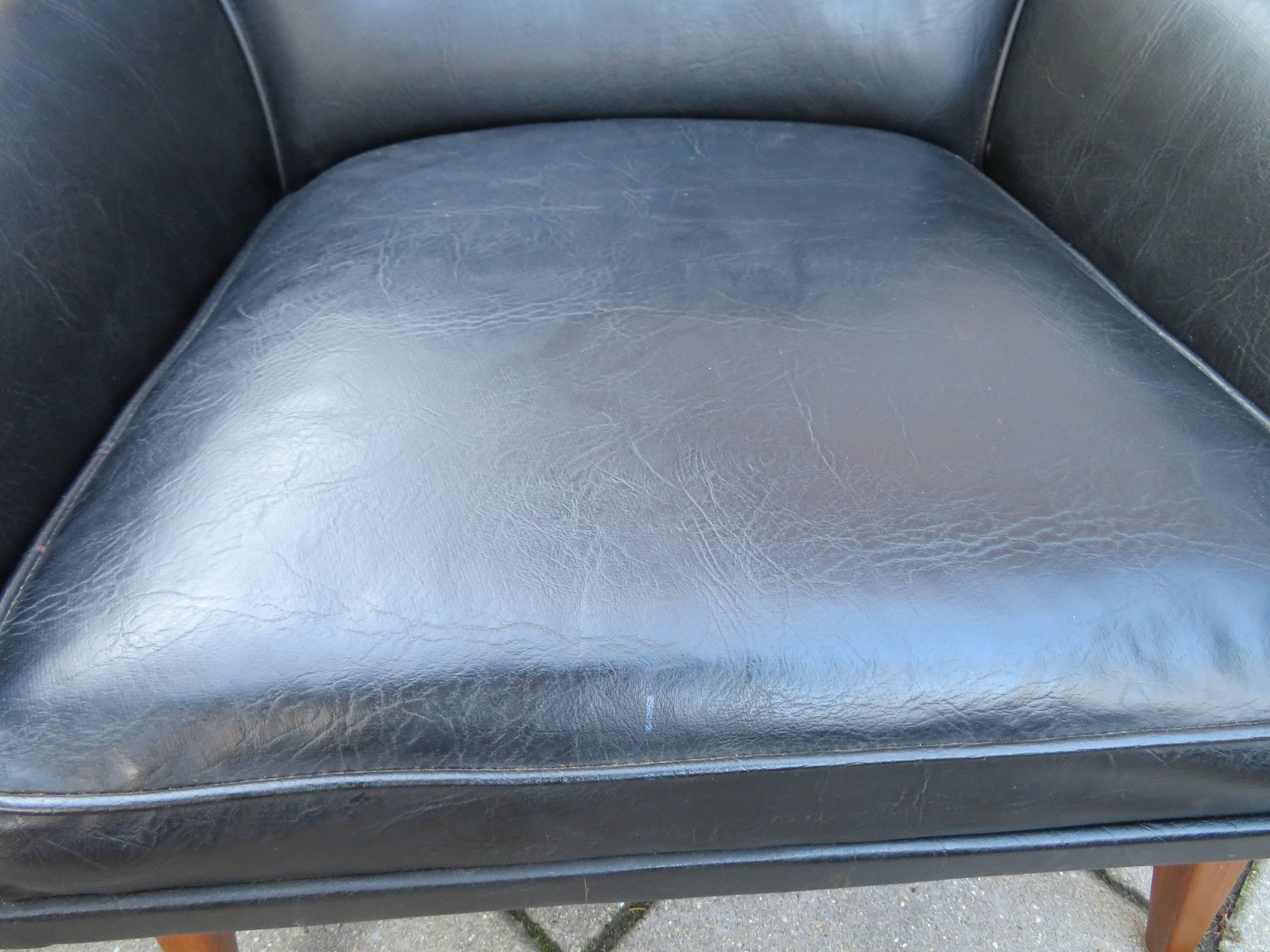 Handsome Pair of Danish Modern Walnut Lounge Chairs For Sale 2
