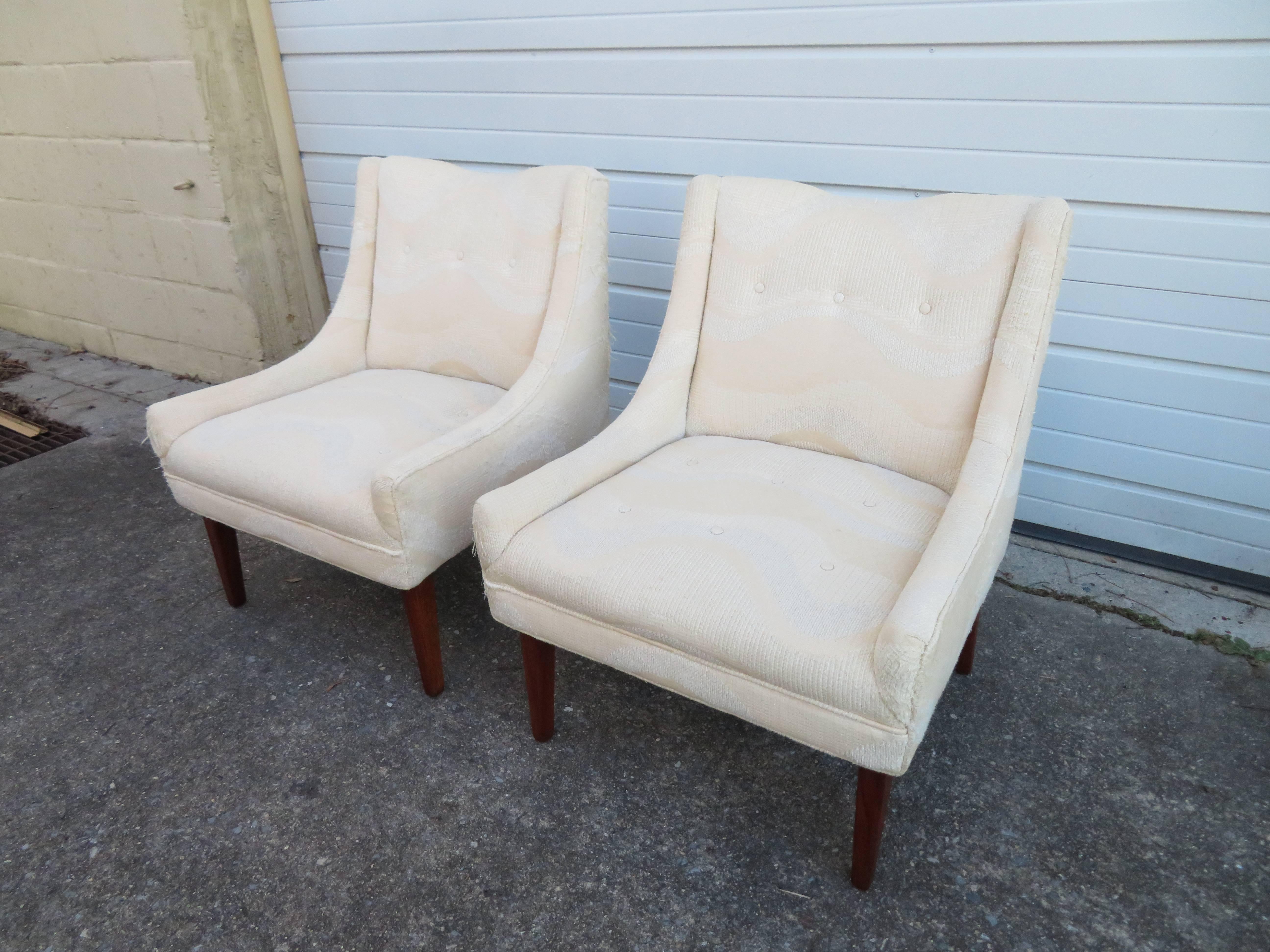 Pair of Slipper Lounge Chairs Mid-Century Modern For Sale 3