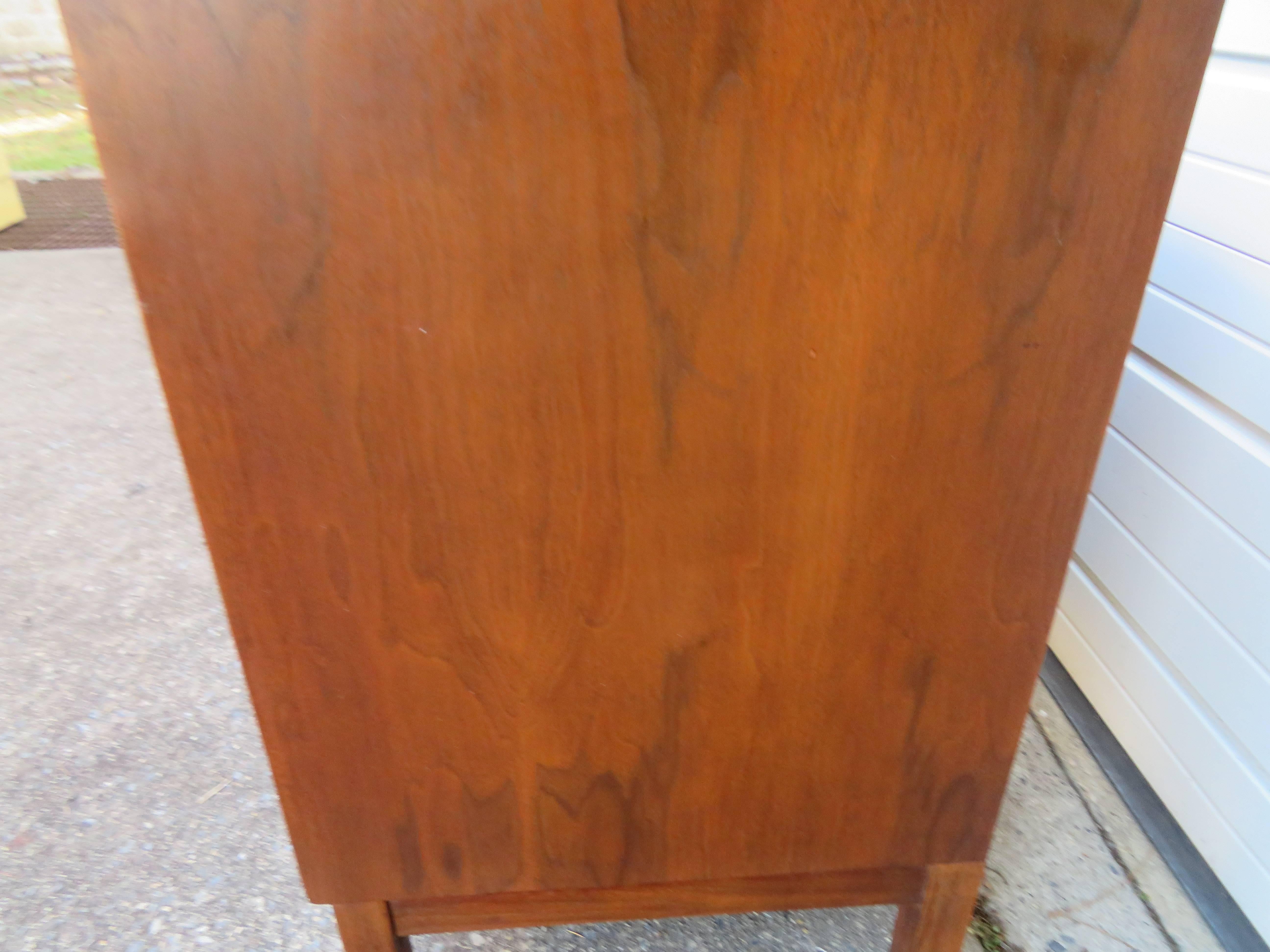 Handsome American of Martinsville Walnut Rosewood Credenza Mid-Century Modern In Good Condition In Pemberton, NJ